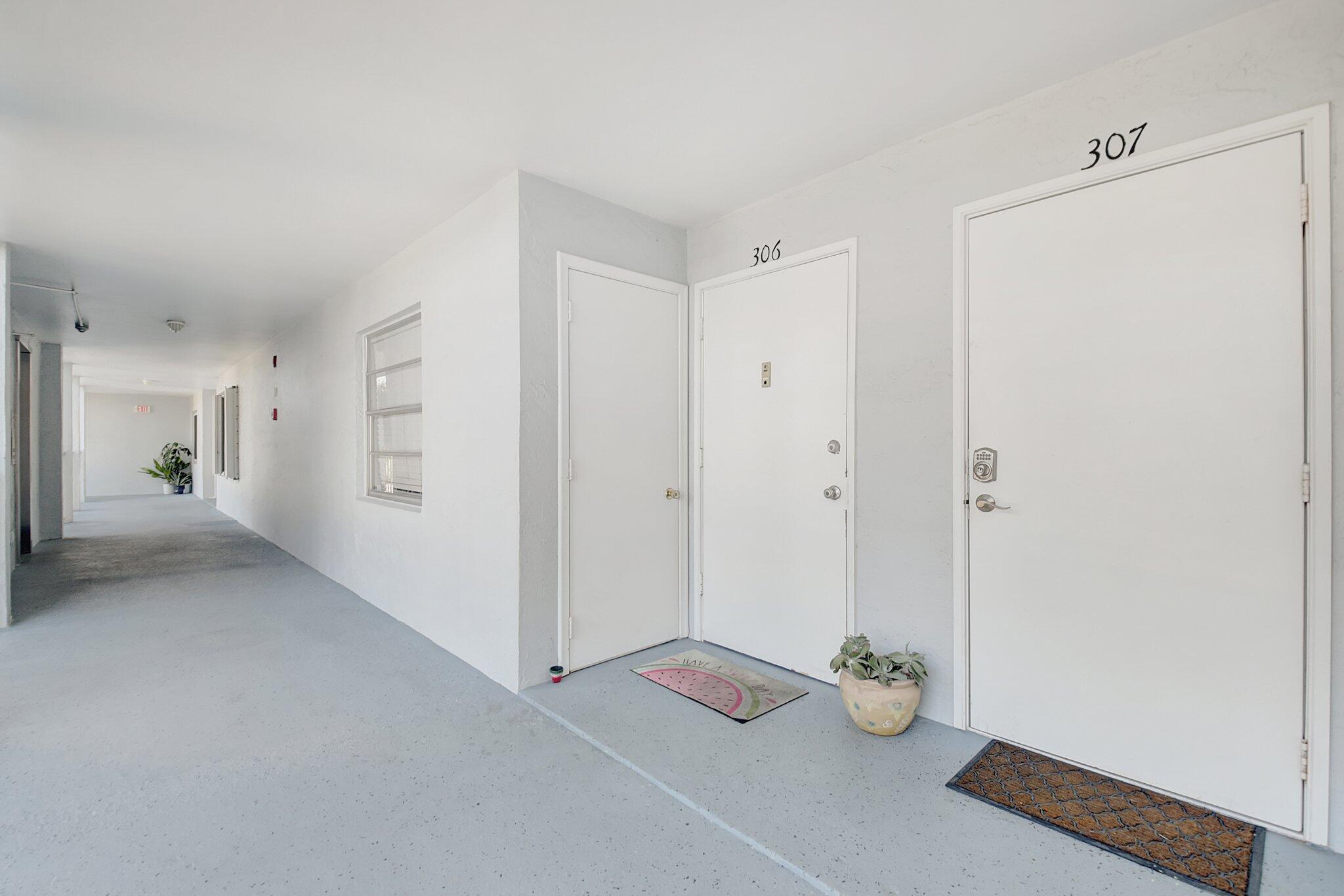 689 NE 6th Court 3070, Boynton Beach Unit: 3070