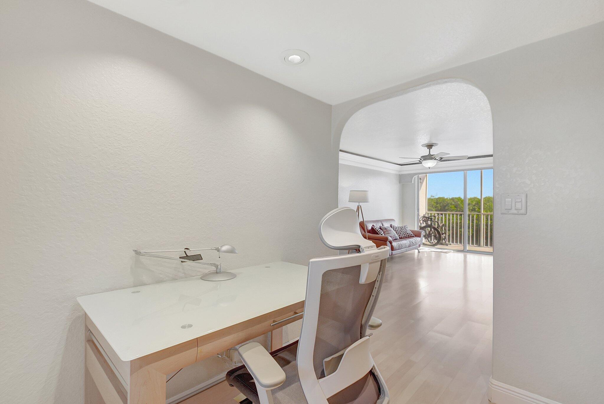 689 NE 6th Court 3070, Boynton Beach Unit: 3070