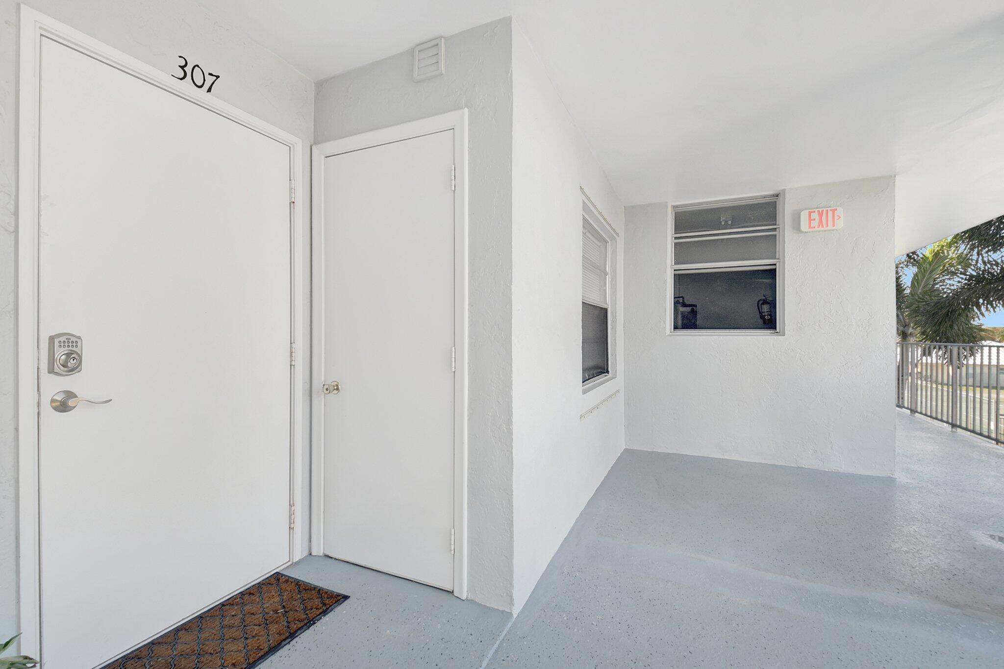 689 NE 6th Court 3070, Boynton Beach Unit: 3070