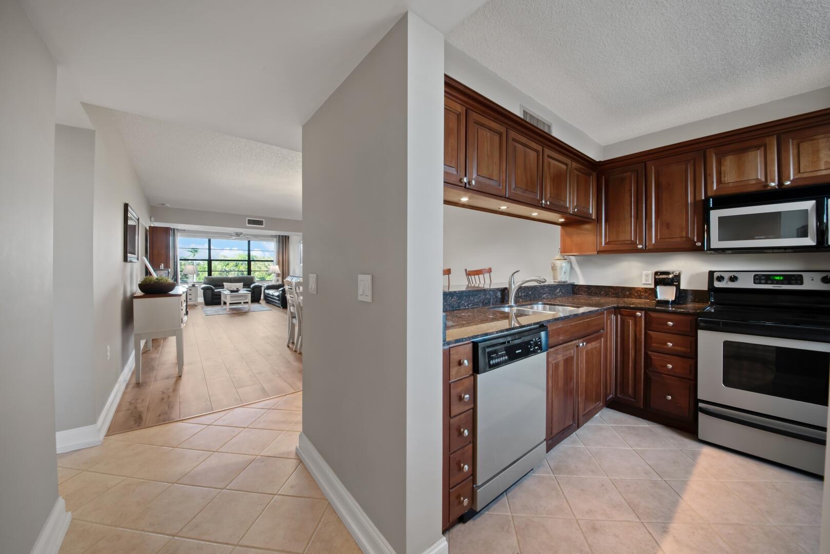6121 Balboa Circle, 405, Boca Raton Unit: 405