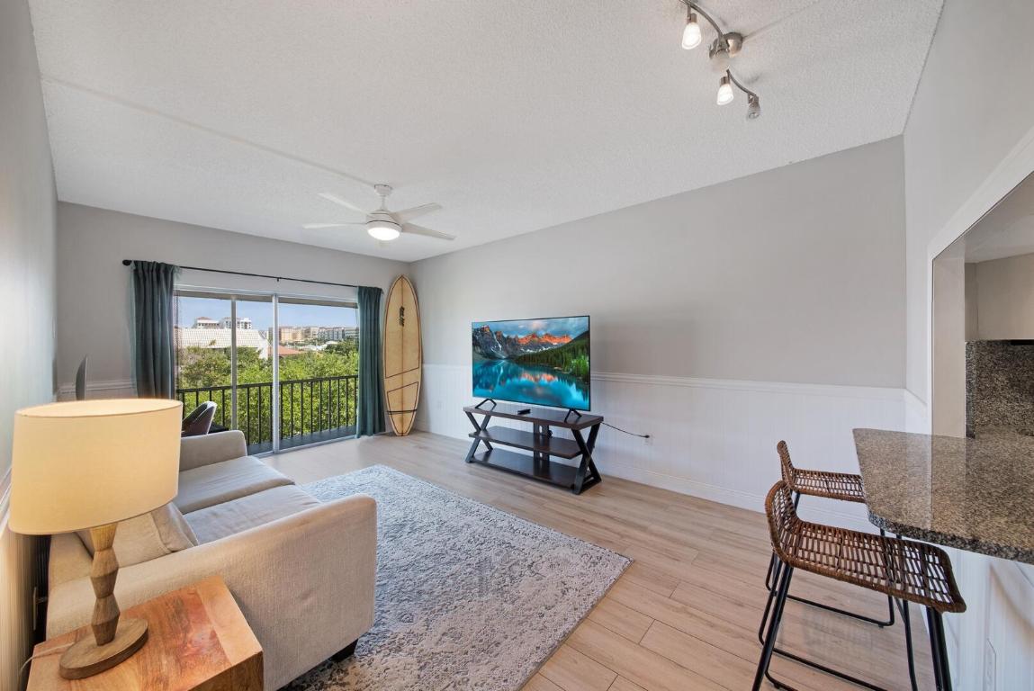 290 W Palmetto Park Road, 409, Boca Raton Unit: 409