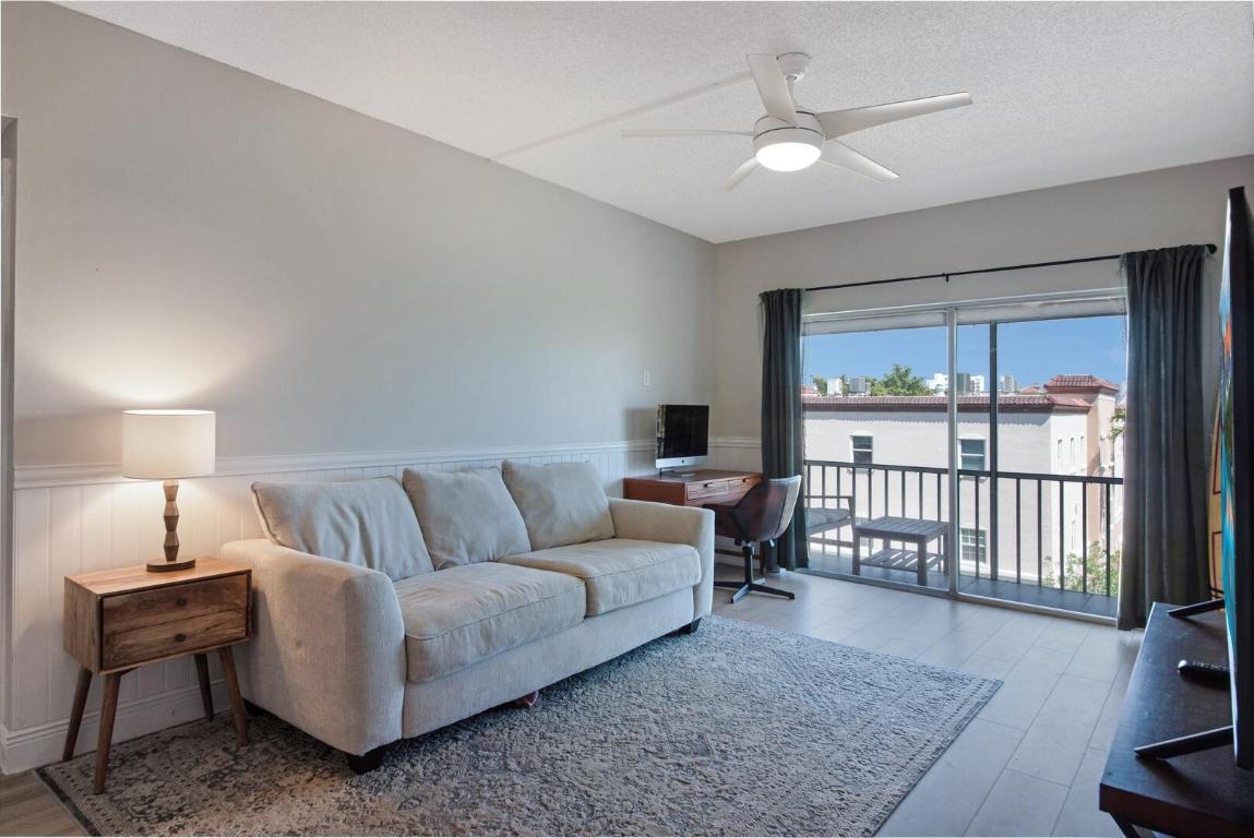 290 W Palmetto Park Road, 409, Boca Raton Unit: 409