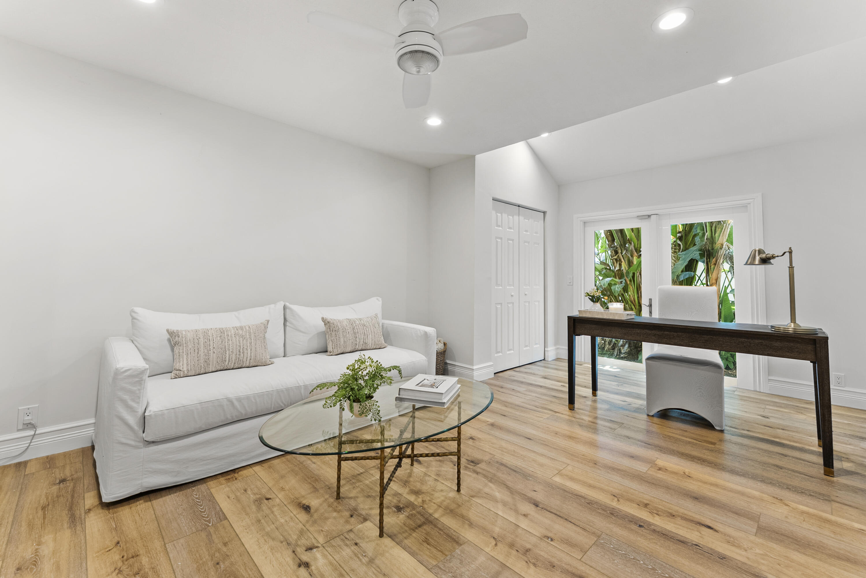 915 Parkside Circle N