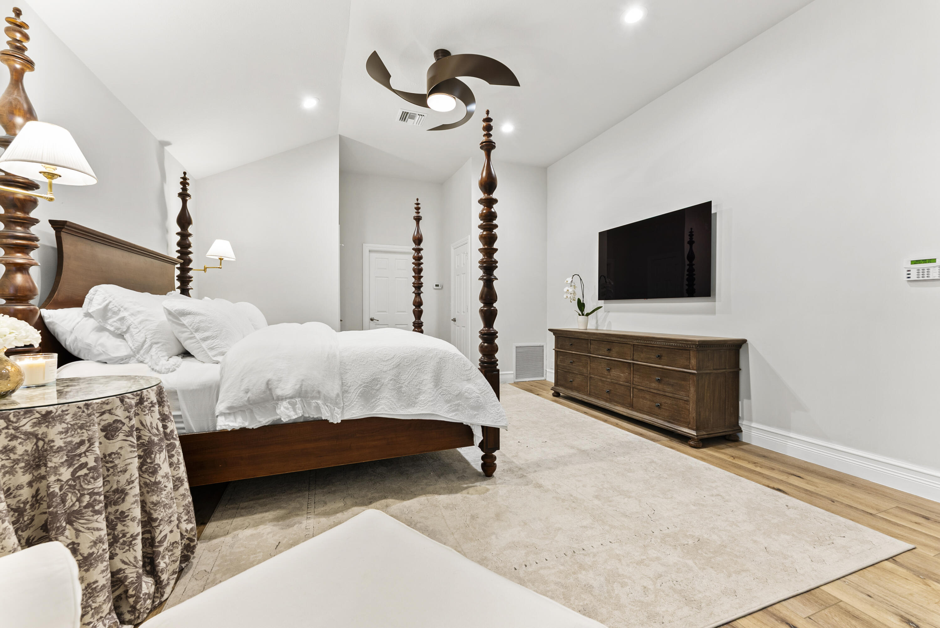 915 Parkside Circle N