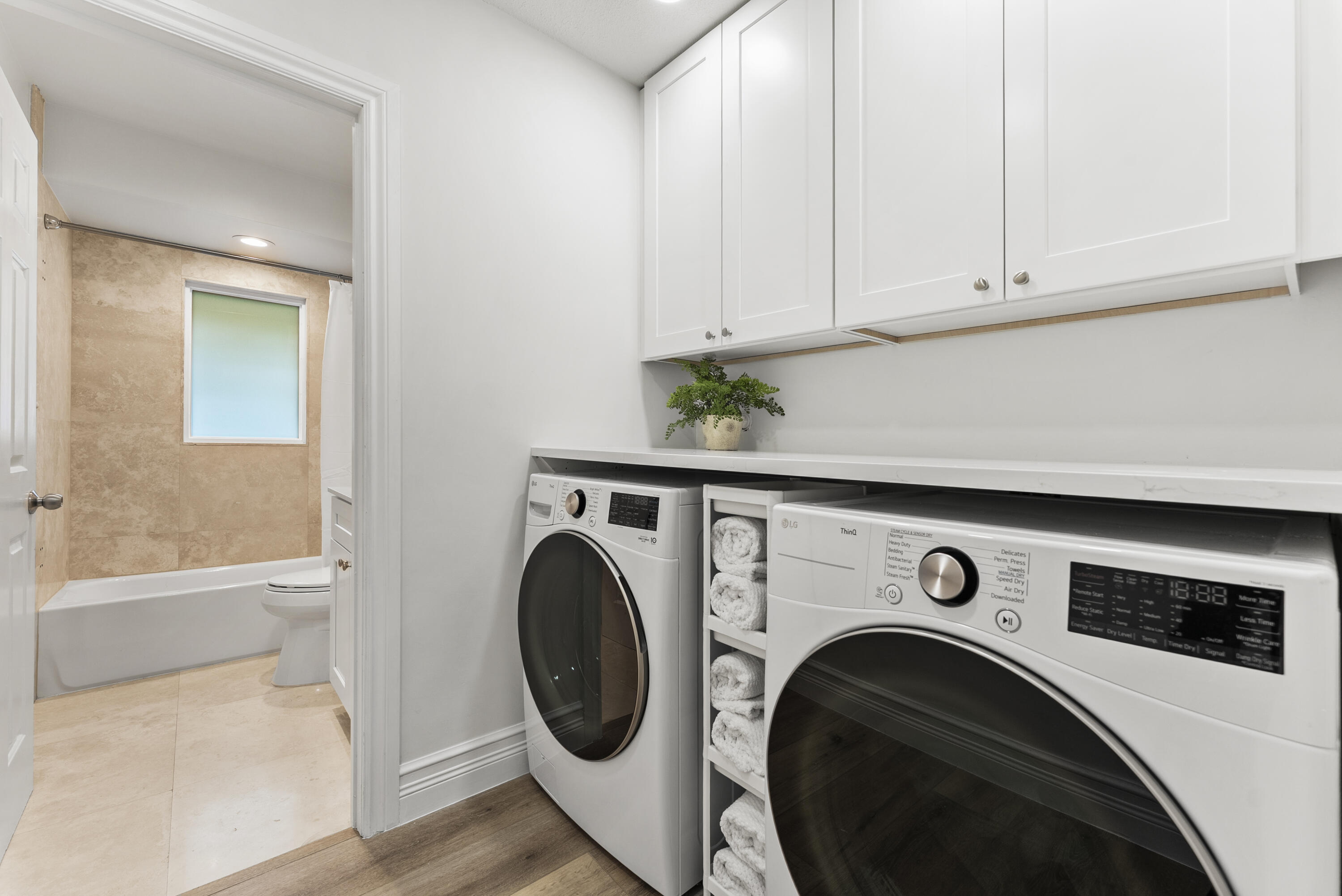 915 Parkside Circle N