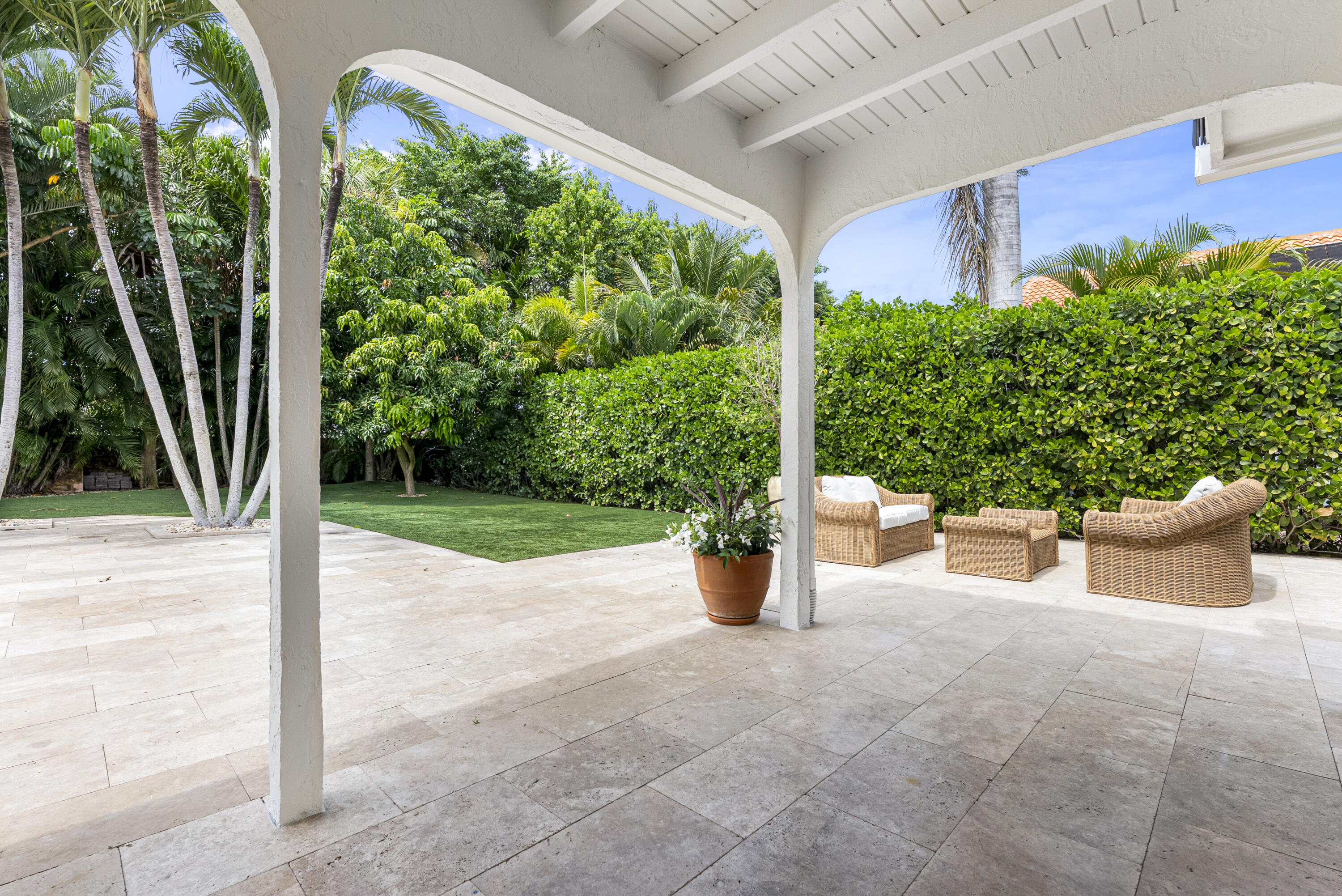 915 Parkside Circle N