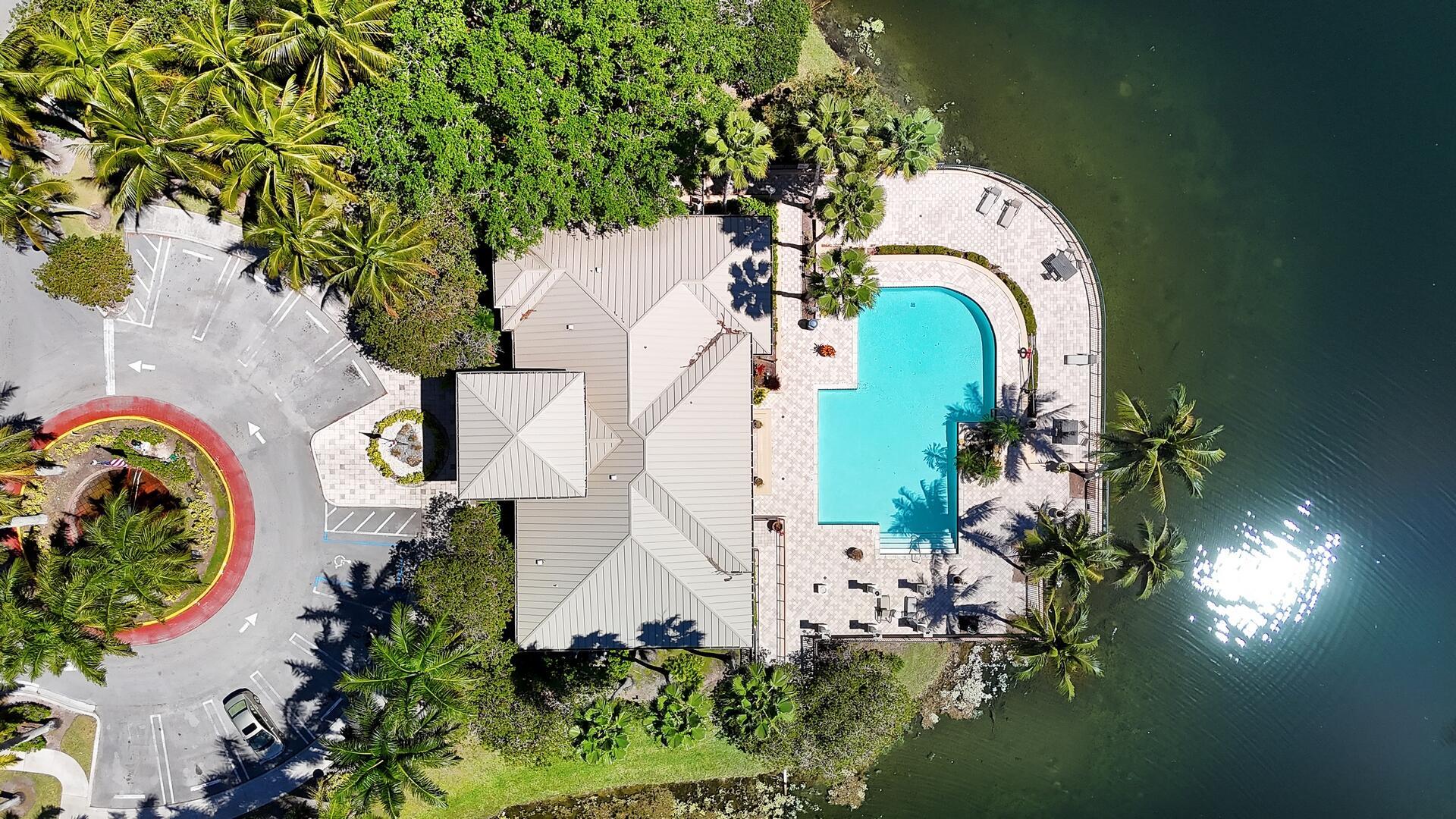 600 Crestwood Court N 611