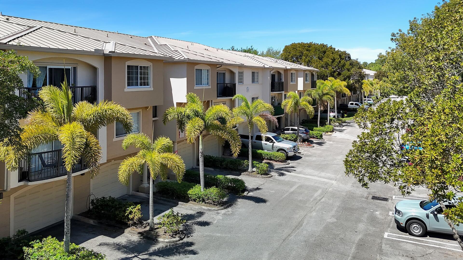 600 Crestwood Court N 611