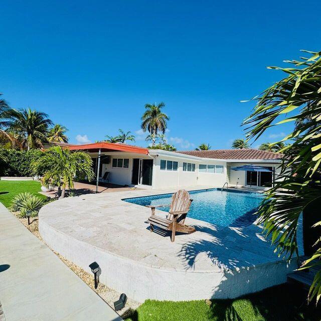 2724 NE 10th Street
