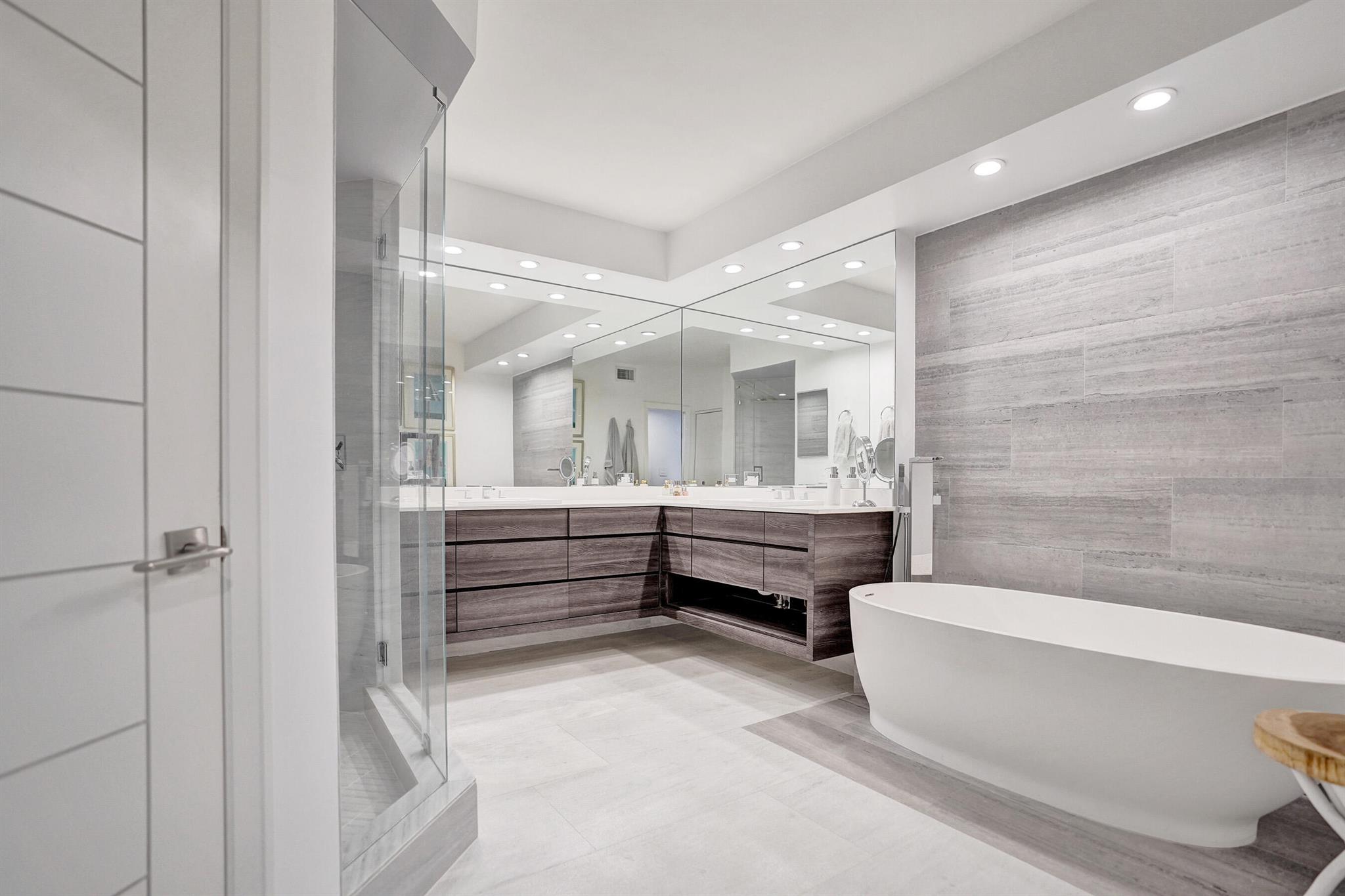 790 Andrews Avenue C204