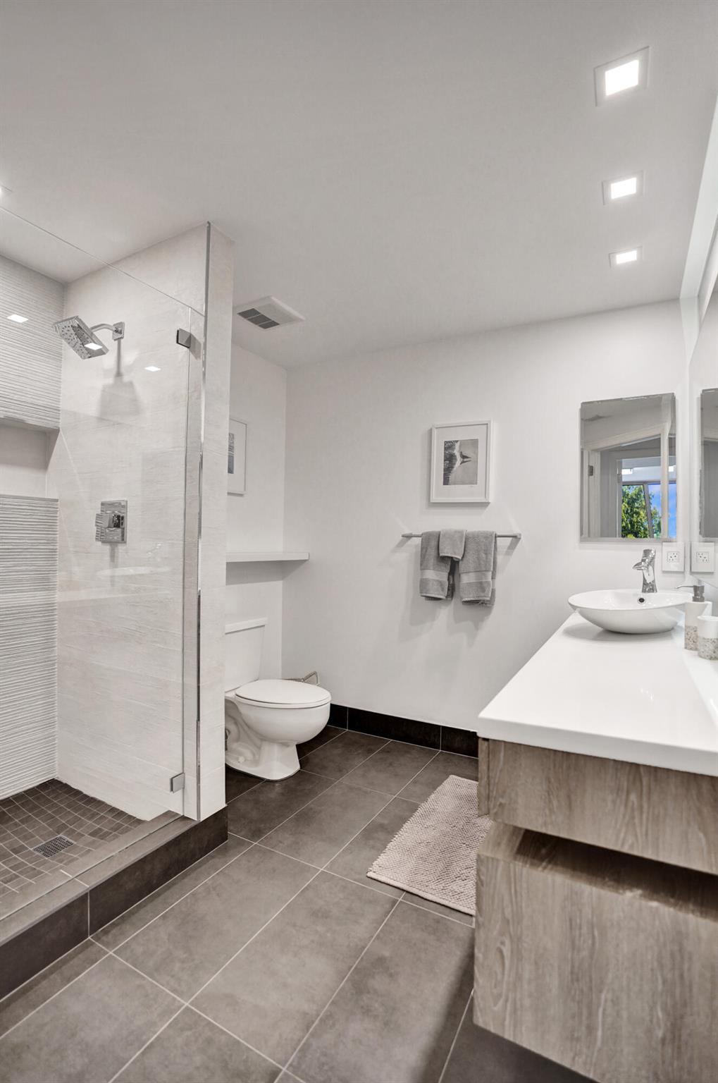 790 Andrews Avenue C204