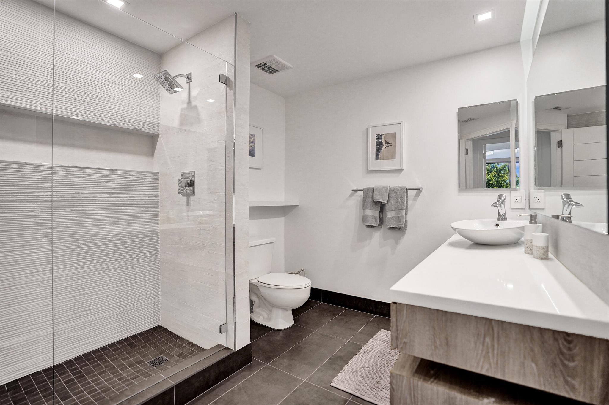 790 Andrews Avenue C204