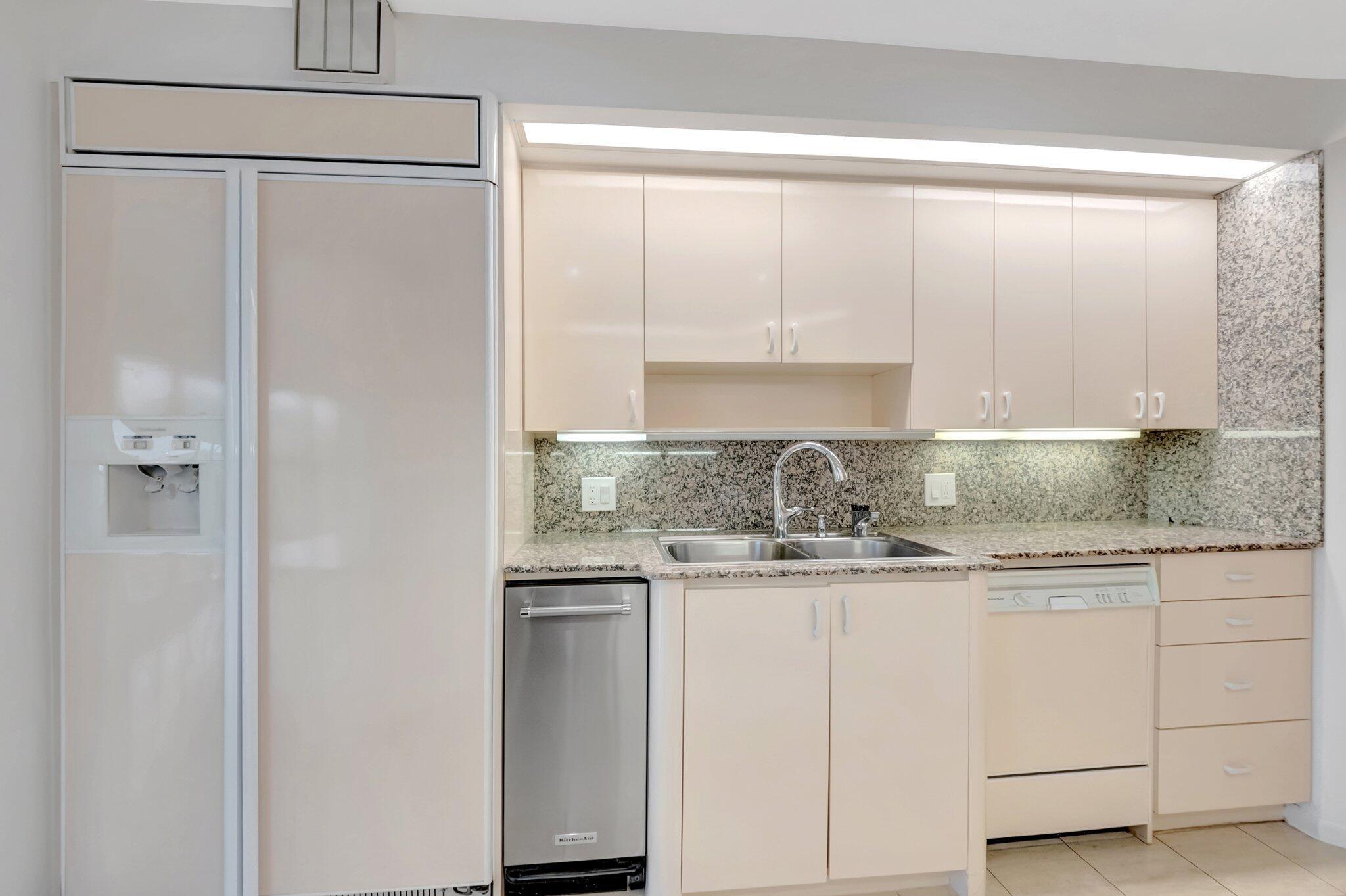 4605 S Ocean Boulevard 4c