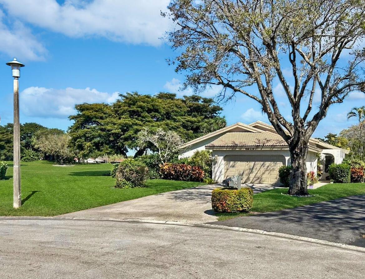 5629 Lakeview Mews Court