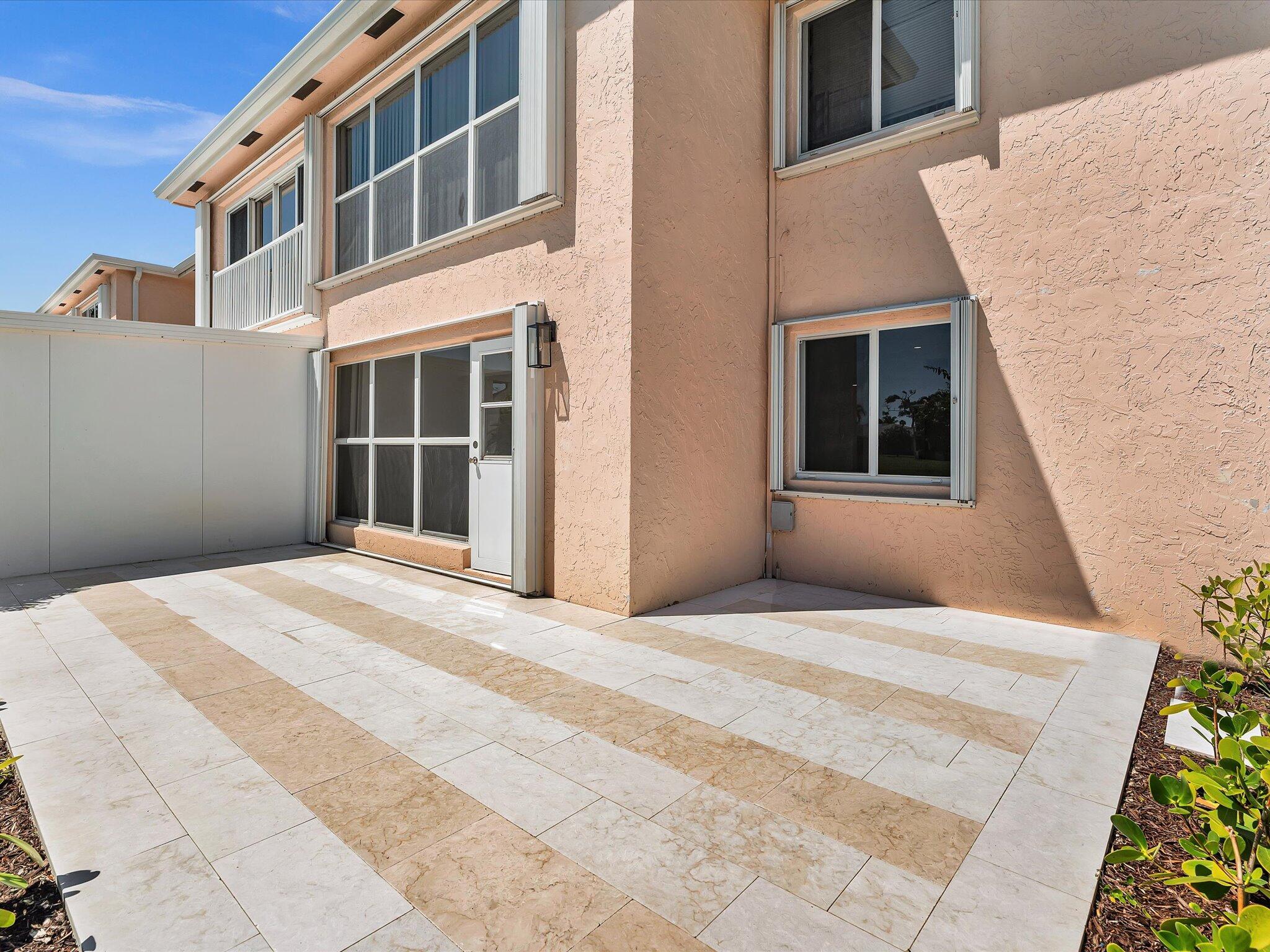 1541 NW 20th Avenue 101