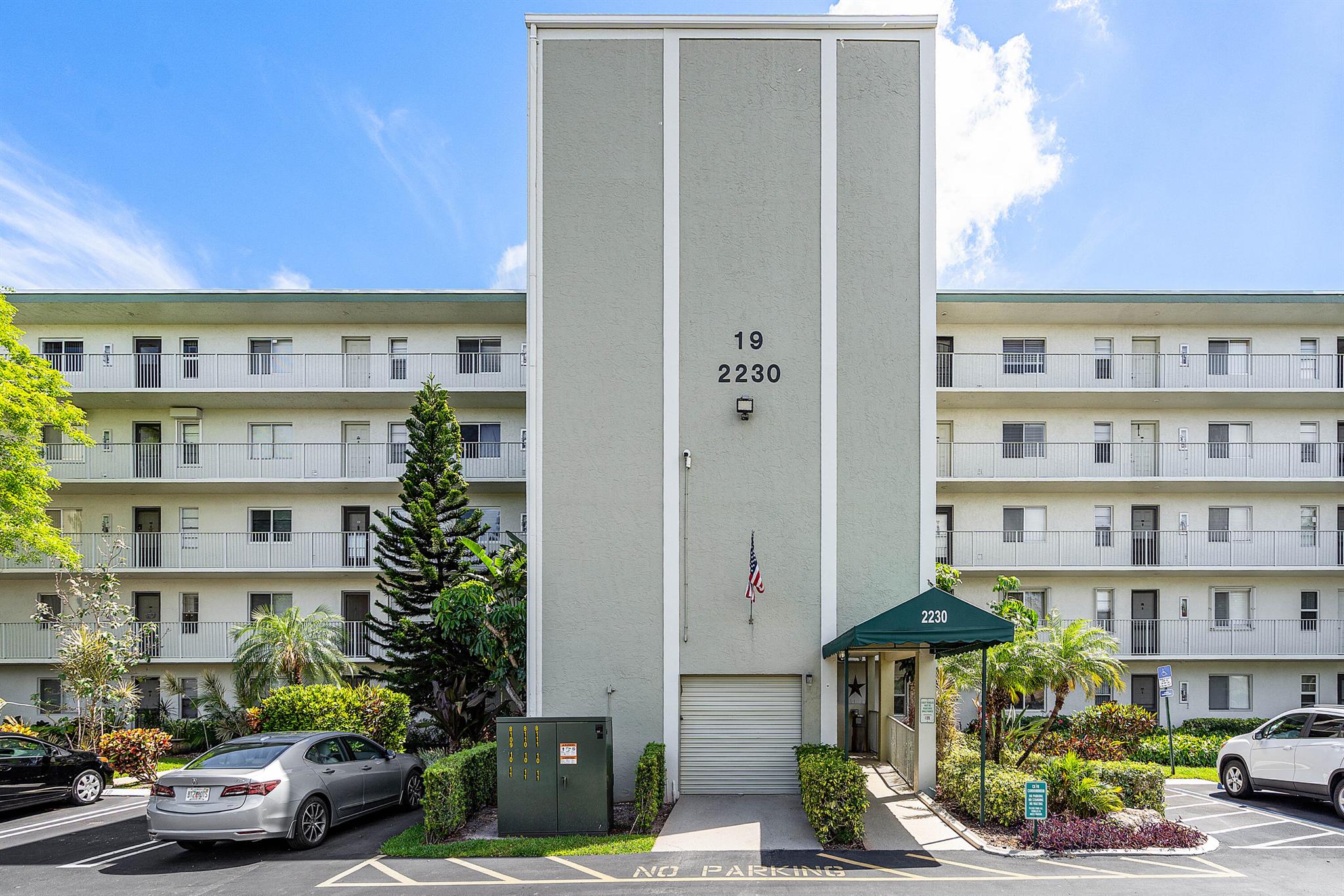 2230 N Cypress Bend Drive 405