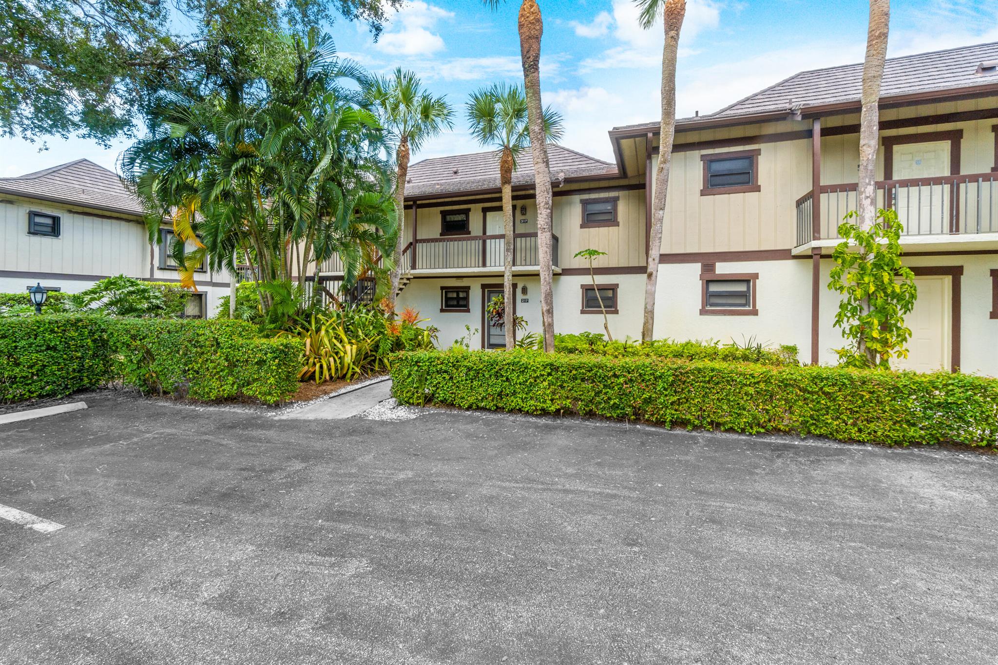 13334 Polo Club Road 216-217