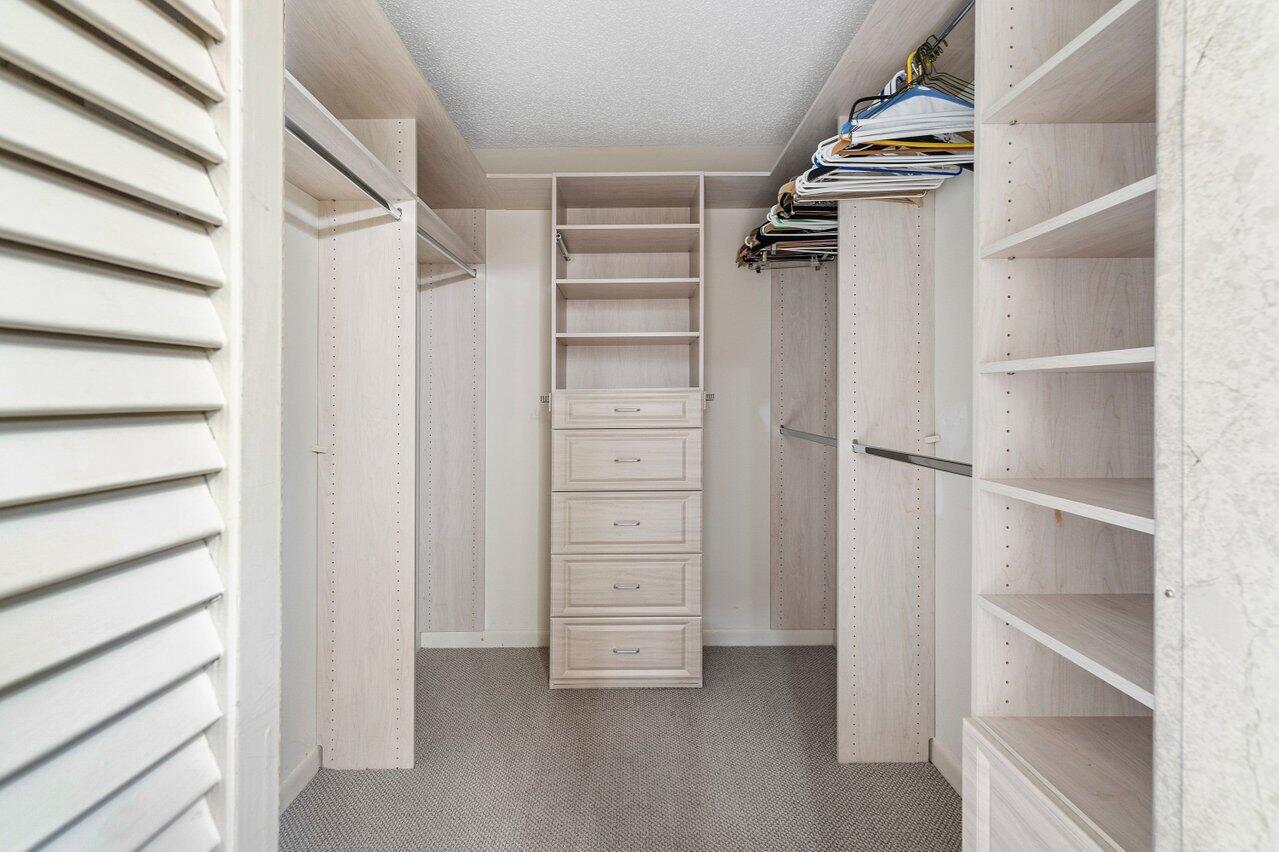 6935 Fountains Circle 6935