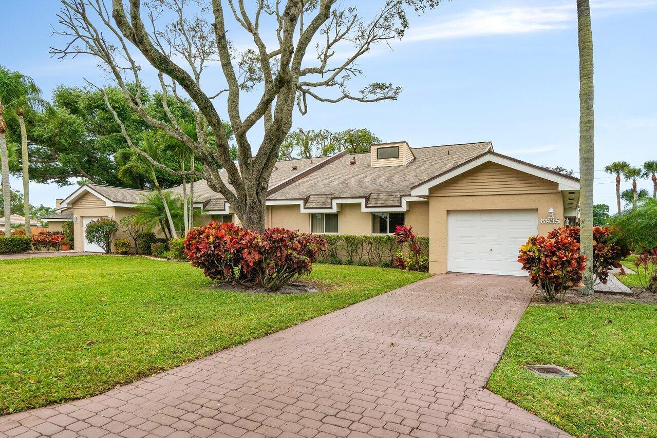 6935 Fountains Circle 6935