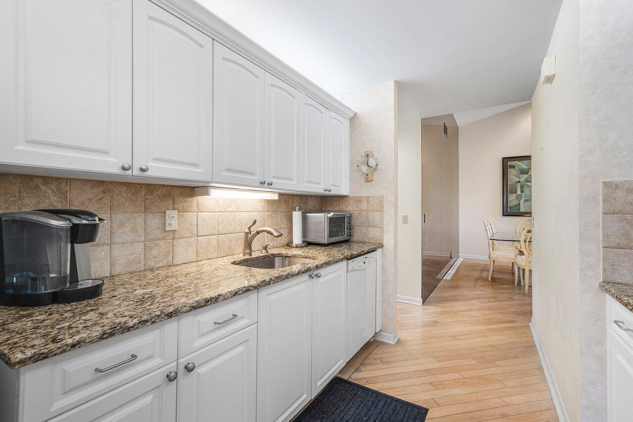 6935 Fountains Circle 6935