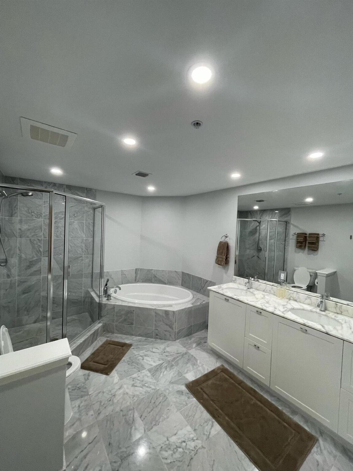 225 NE 1st Street 203