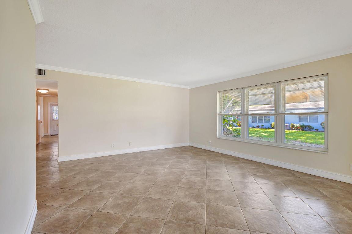 652 High Point Boulevard N D