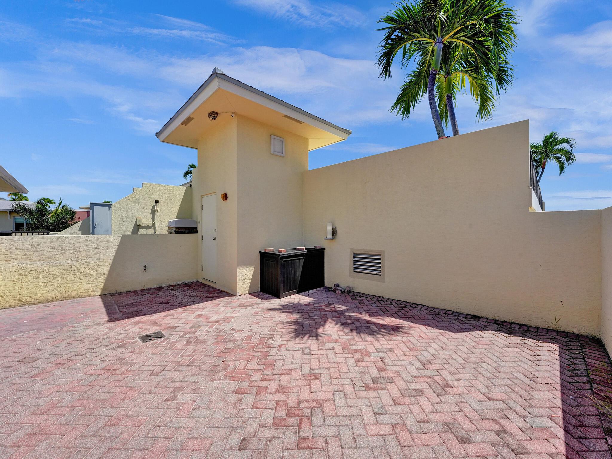 225 NE 1st Street 412