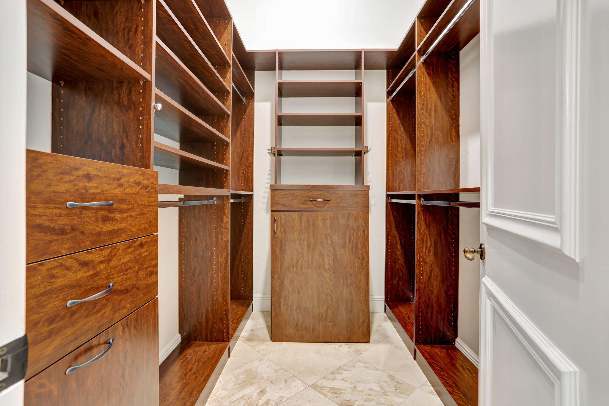 9387 Satinleaf Place, Parkland