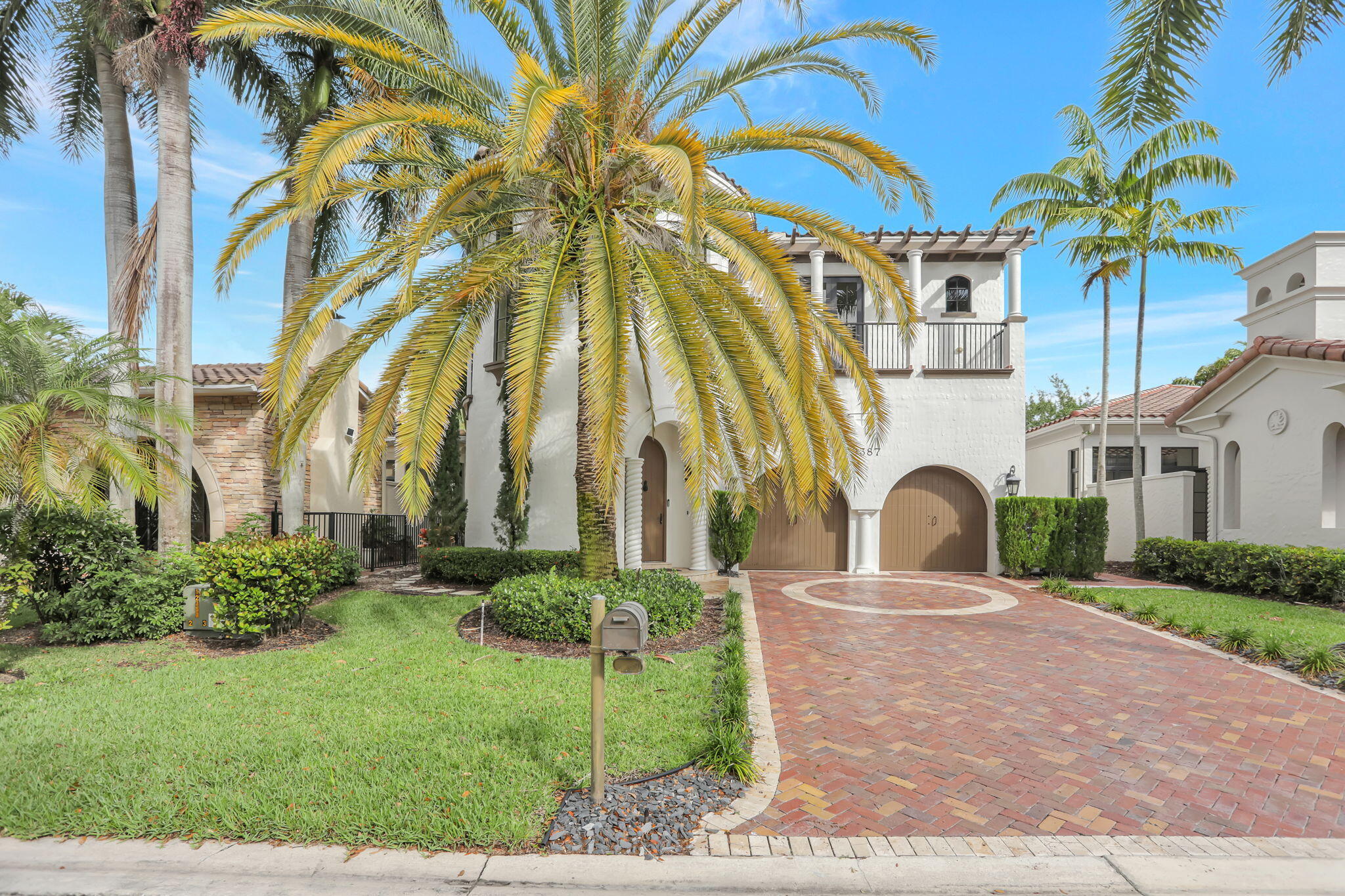 9387 Satinleaf Place, Parkland