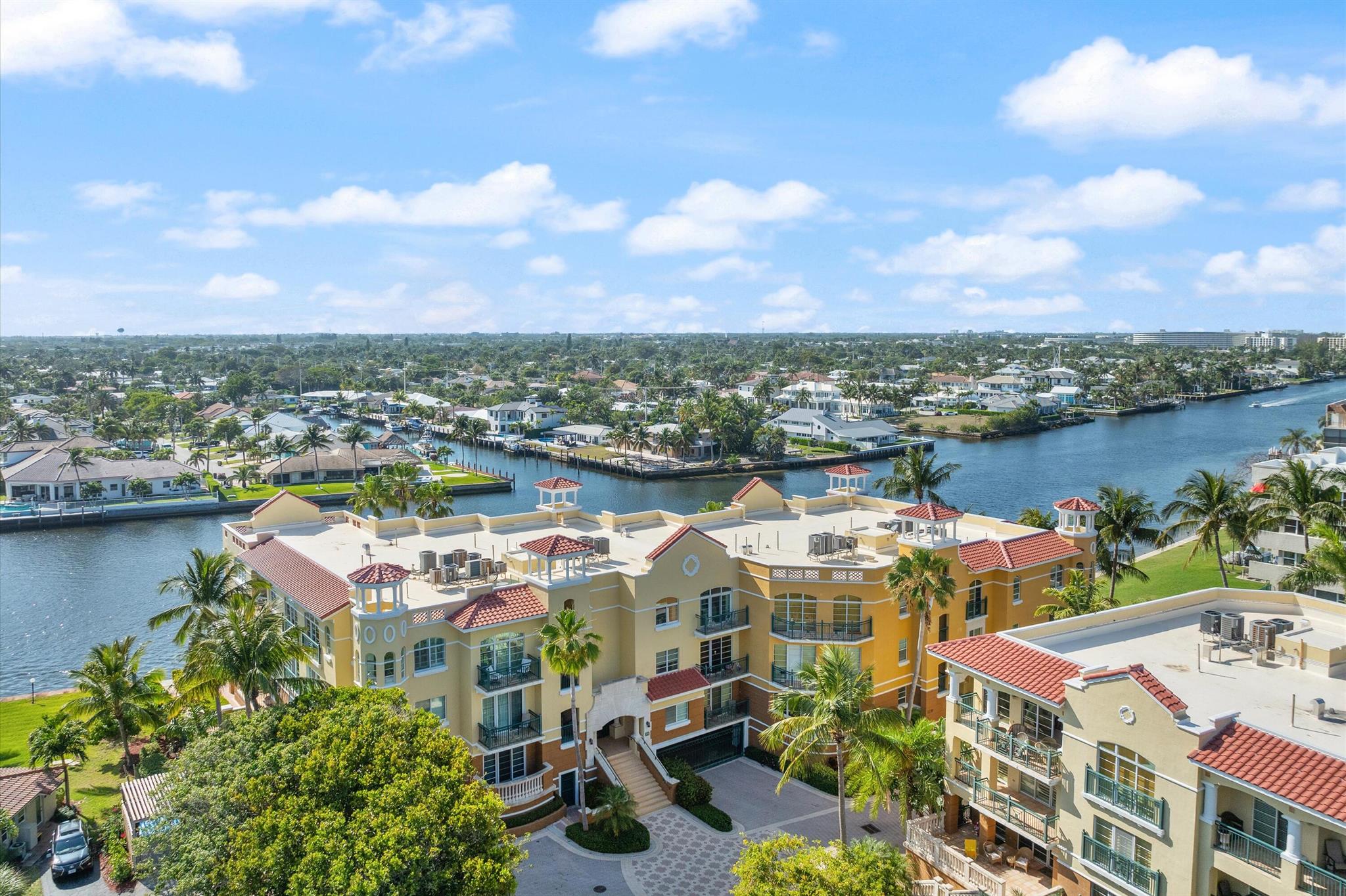 1230 Hillsboro Mile 310