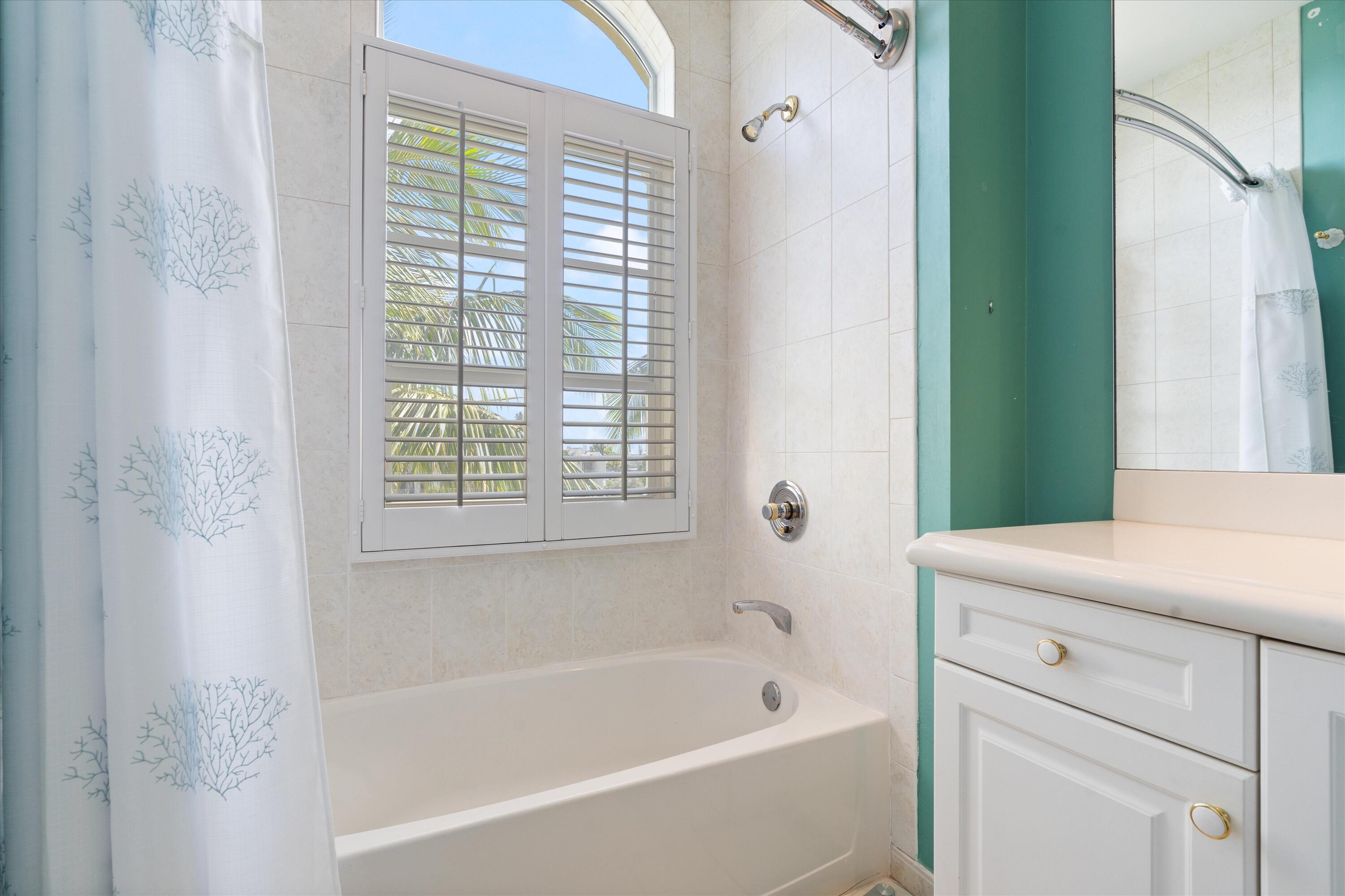 1230 Hillsboro Mile 310