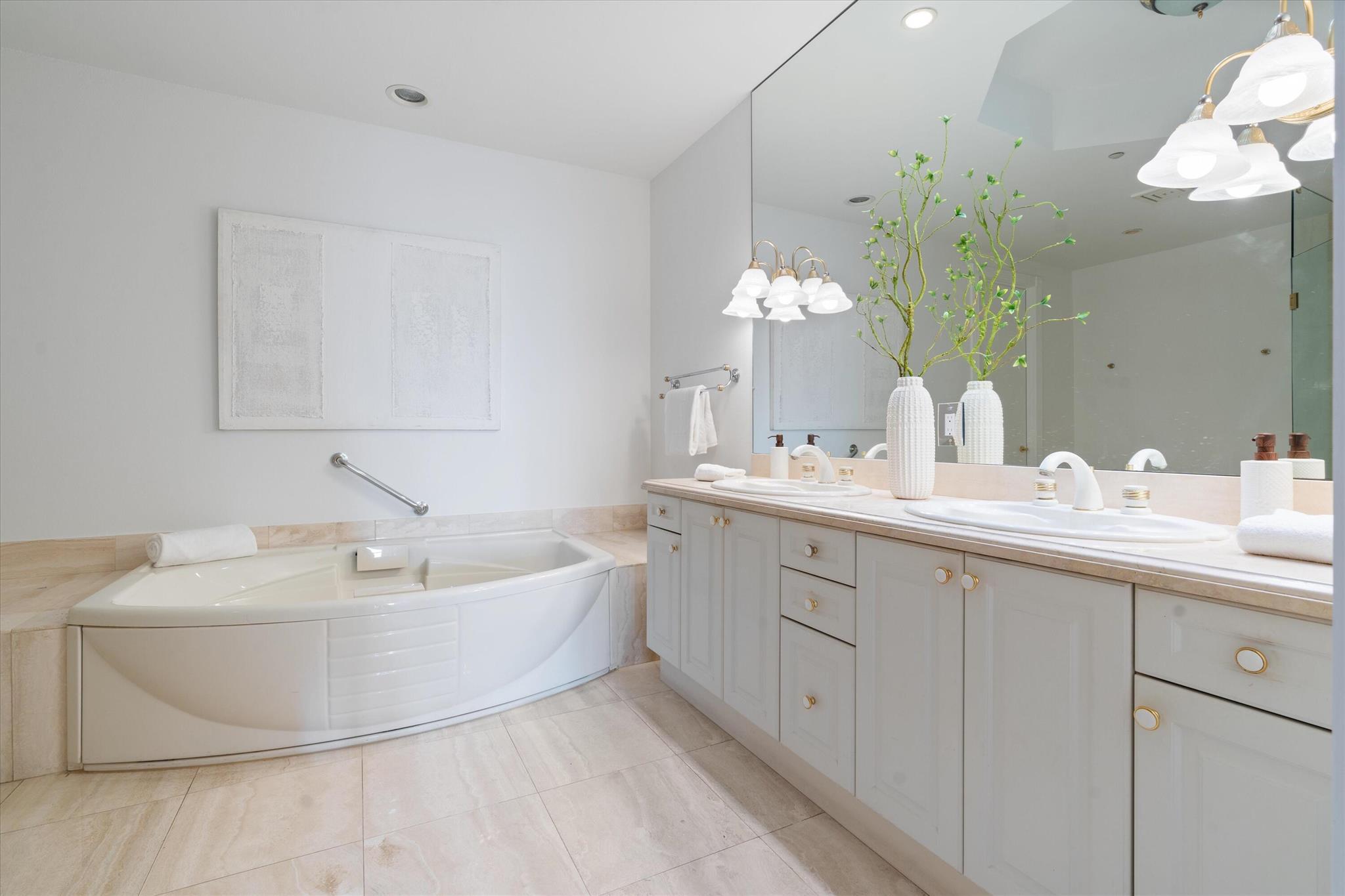 1230 Hillsboro Mile 310