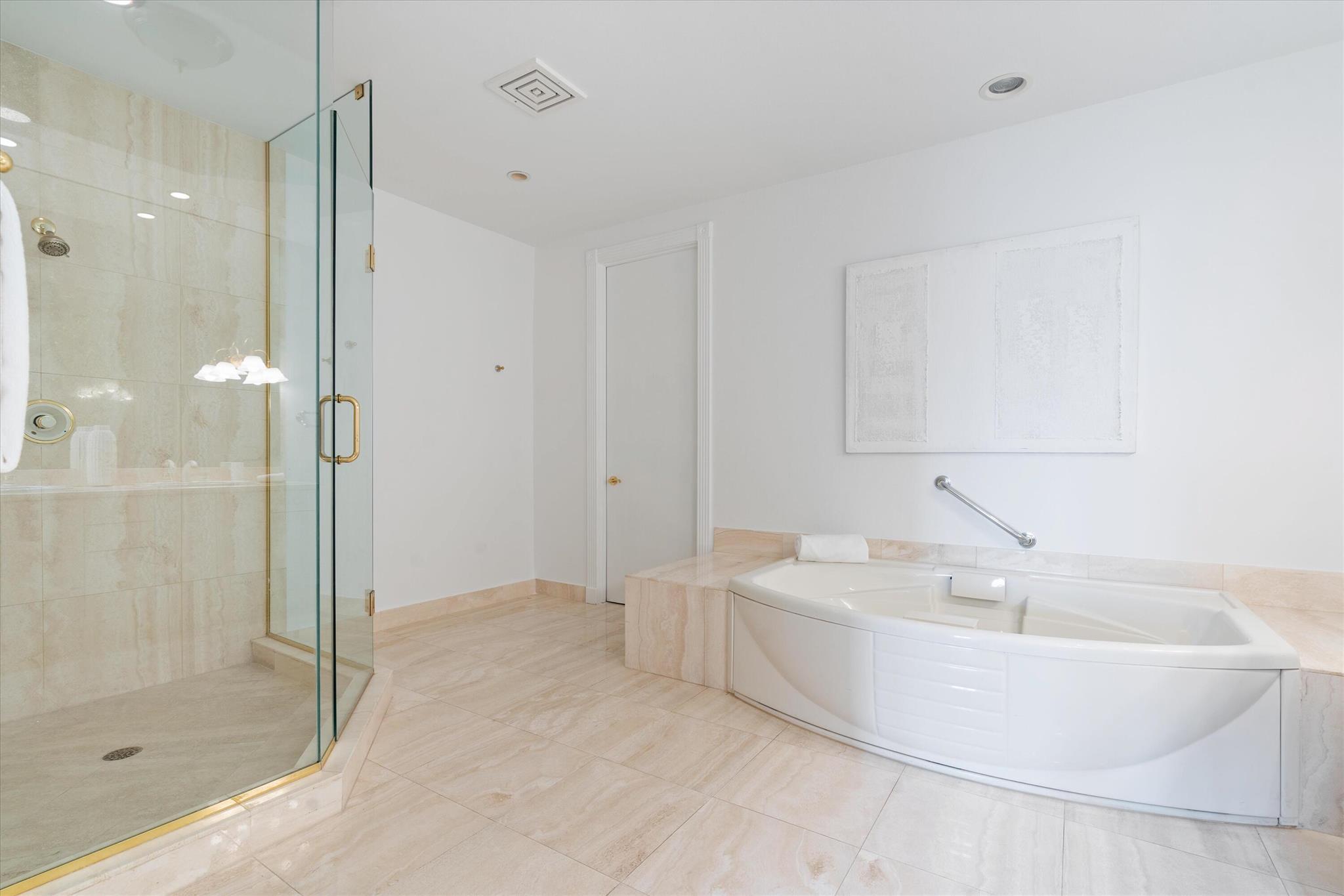 1230 Hillsboro Mile 310