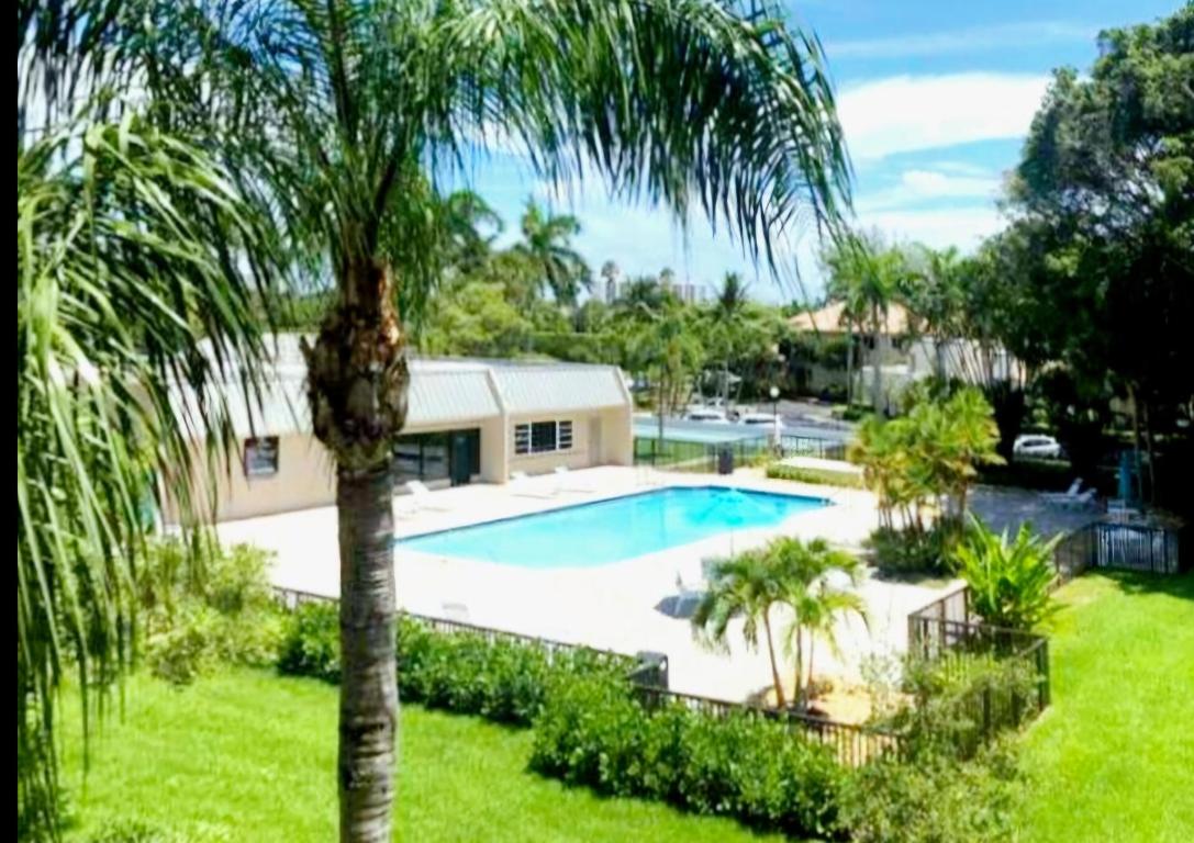 15 Royal Palm 5030 Way 5030, Boca Raton Unit: 5030