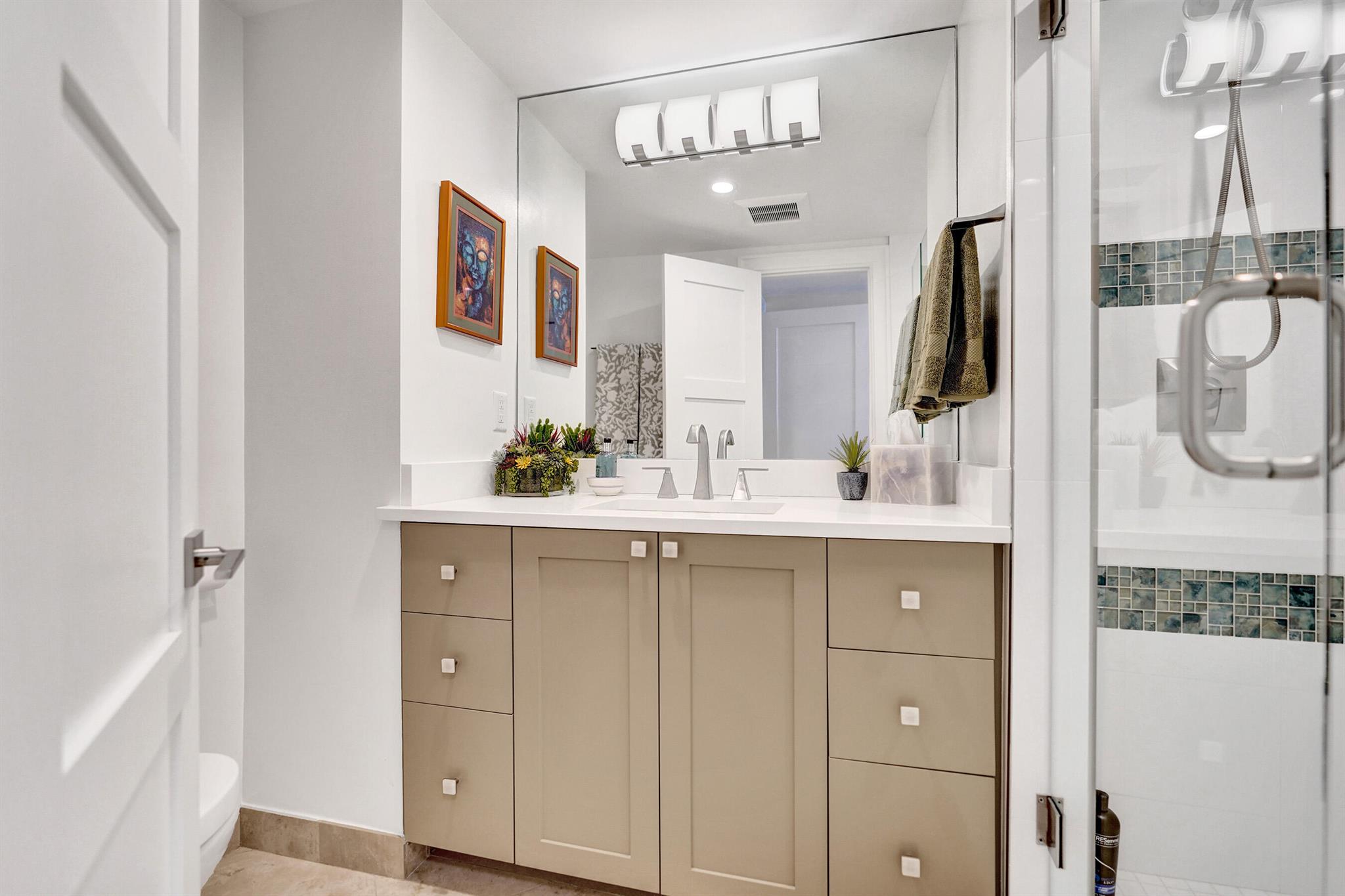 555 SE 6th Avenue 4a