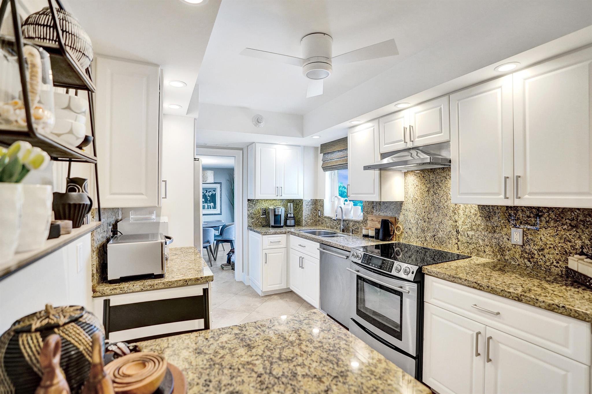 555 SE 6th Avenue 4a