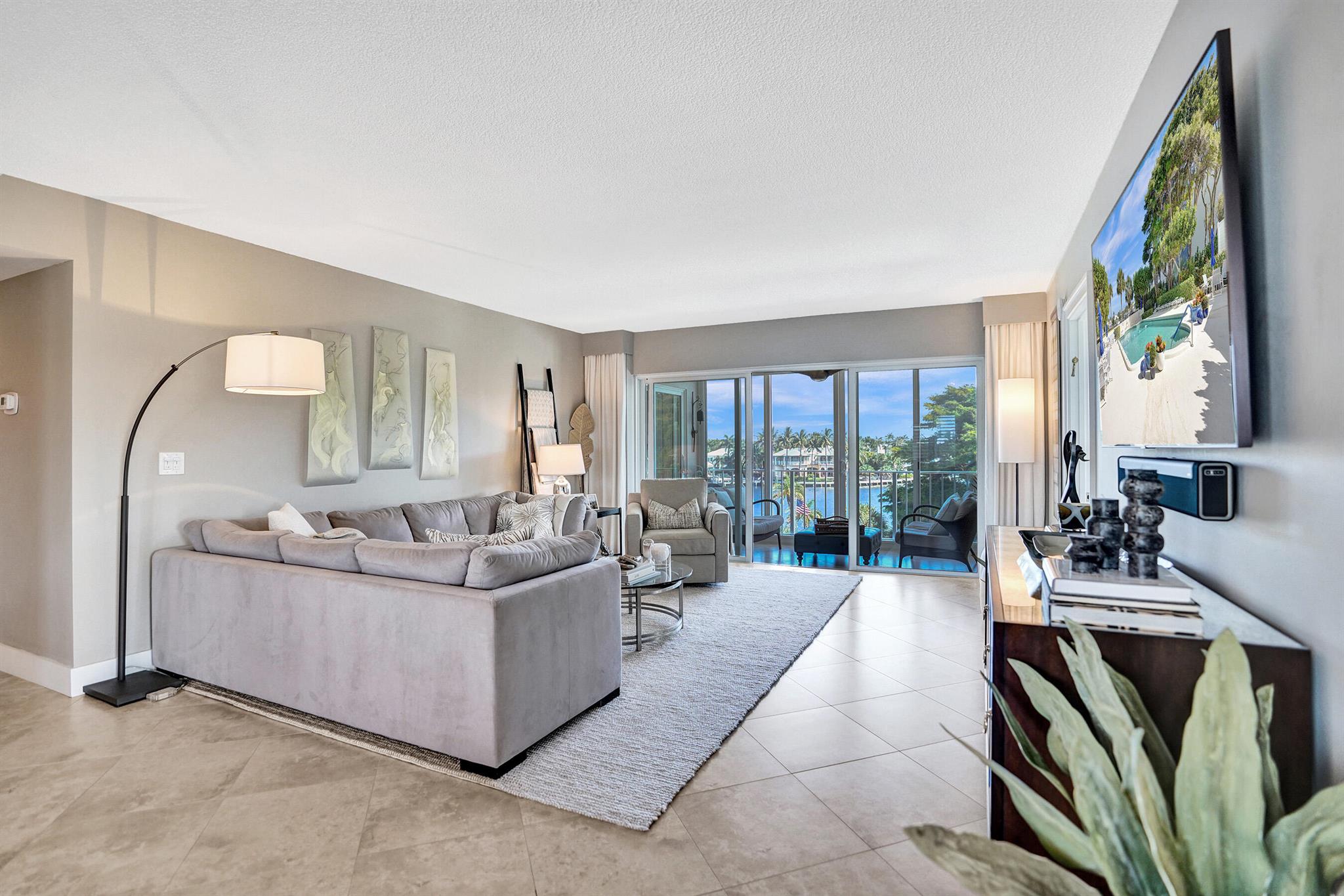 555 SE 6th Avenue 4a