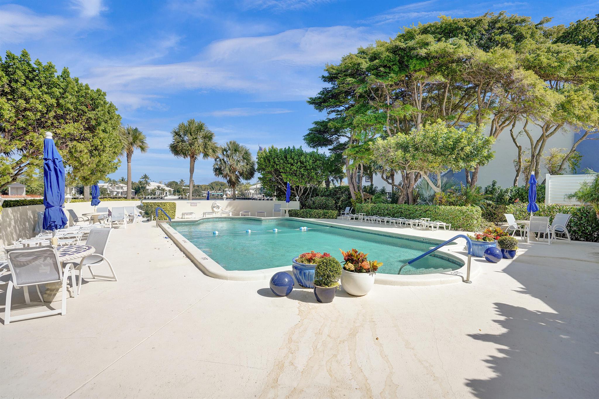 555 SE 6th Avenue 4a