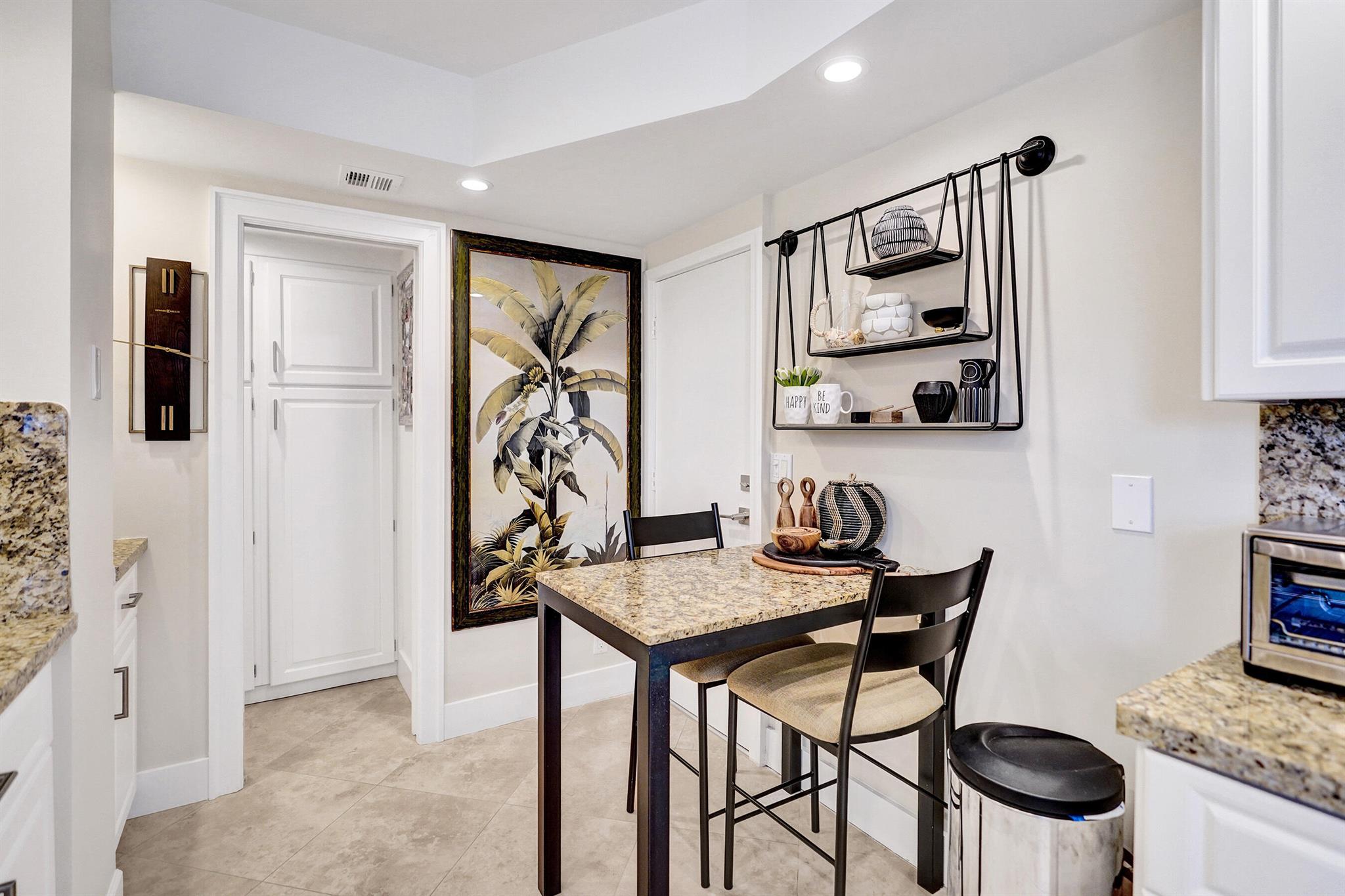 555 SE 6th Avenue 4a