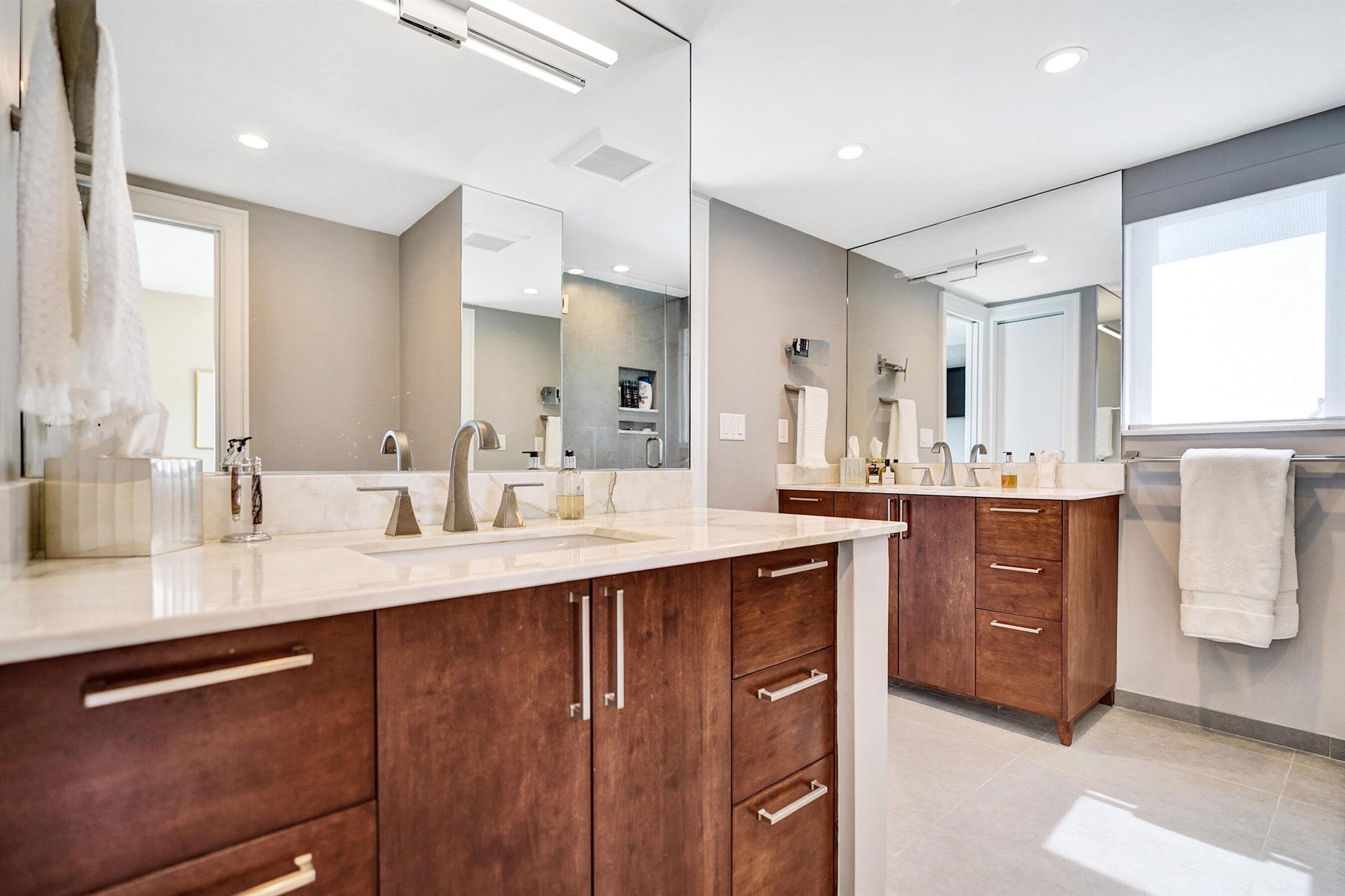 555 SE 6th Avenue 4a