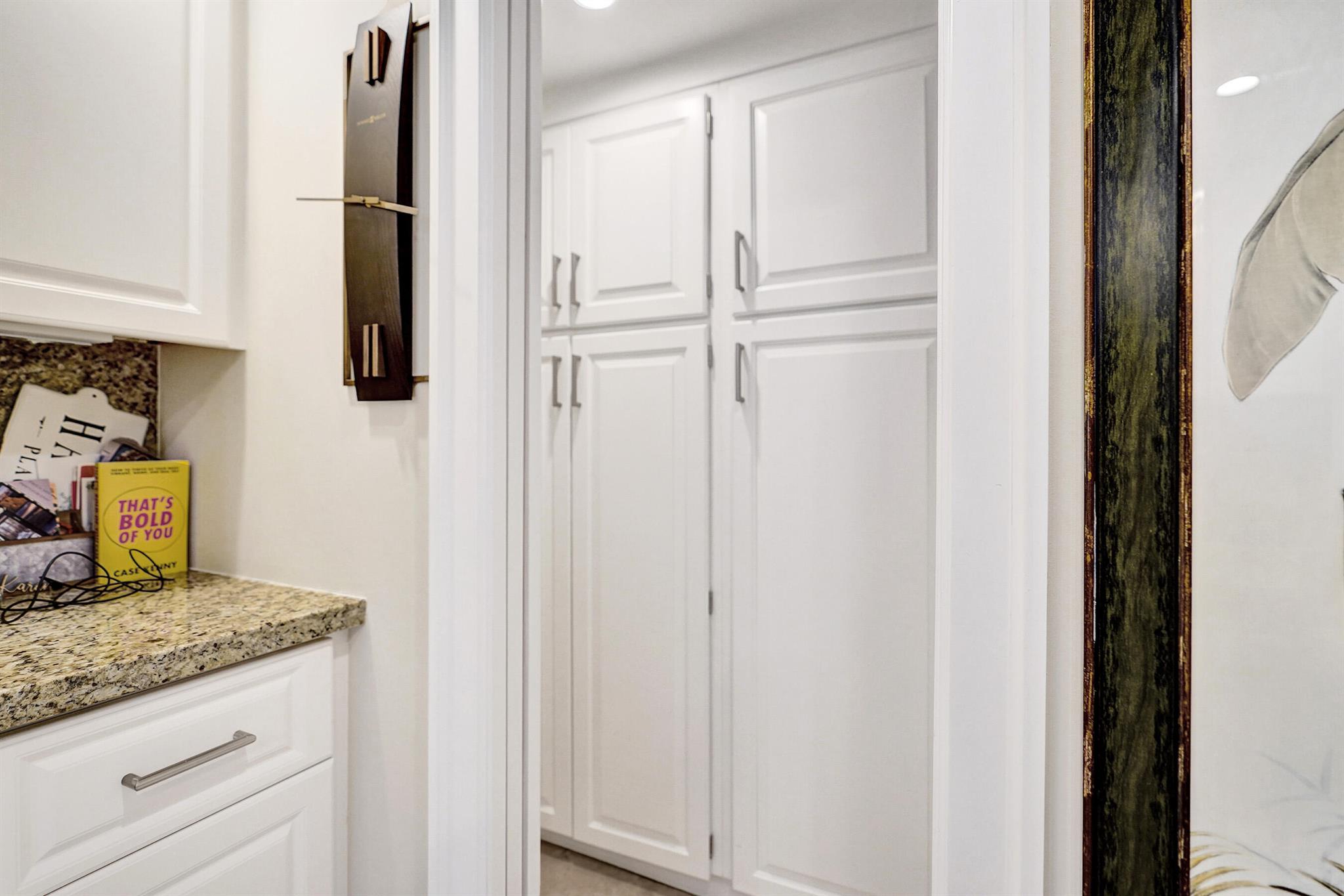 555 SE 6th Avenue 4a