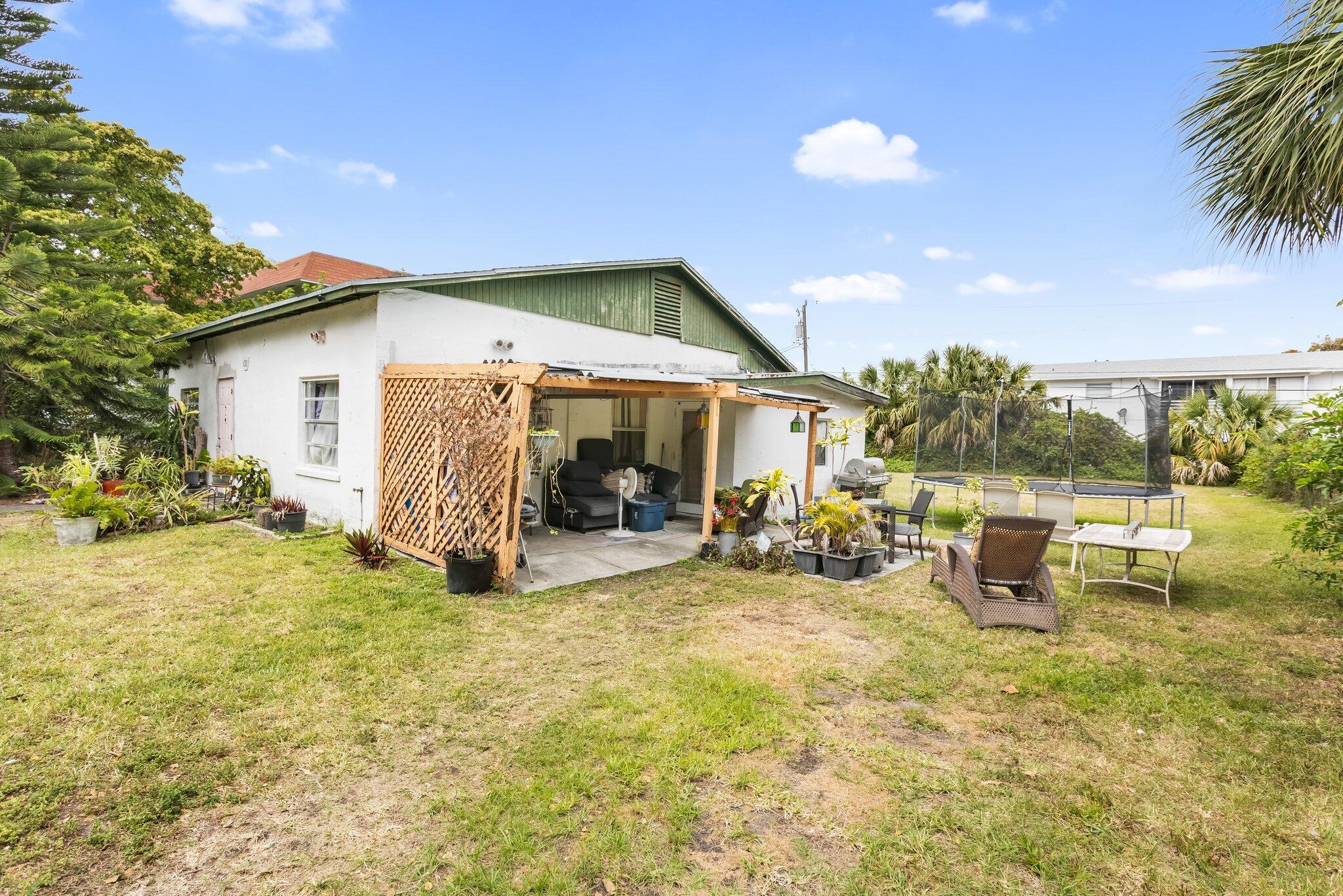 633/641 NE 6th Avenue