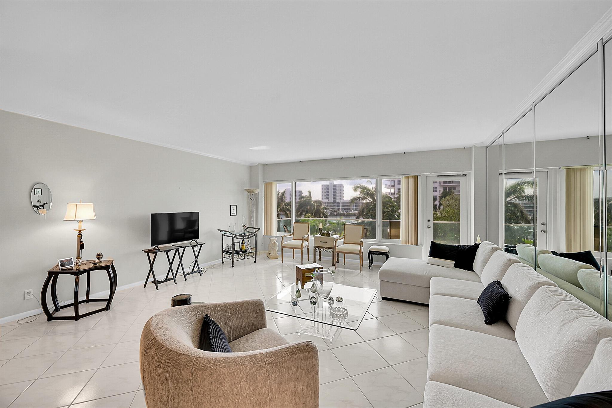 701 E Camino Real 4b