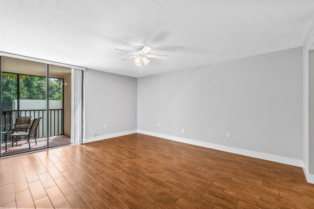 1555 S Federal Highway 204