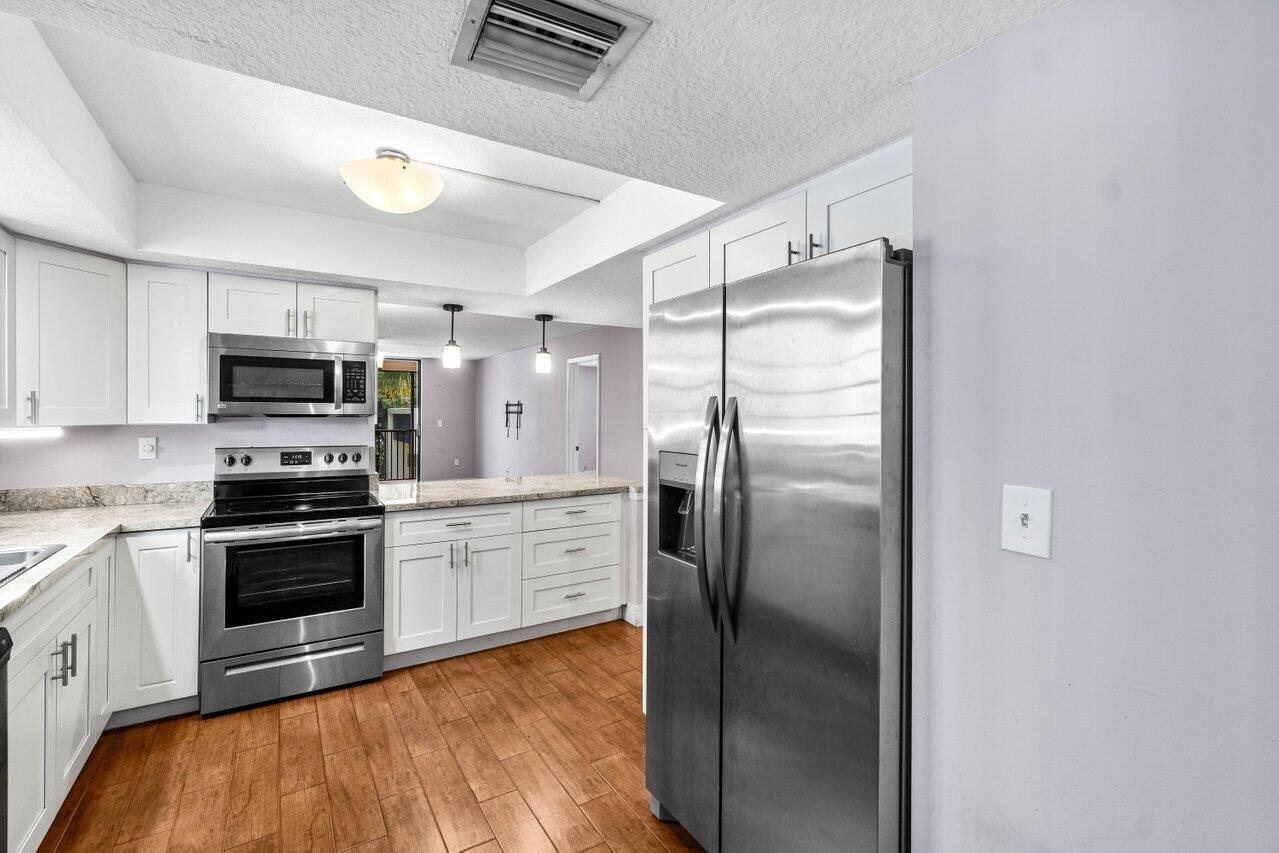 1555 S Federal Highway 204