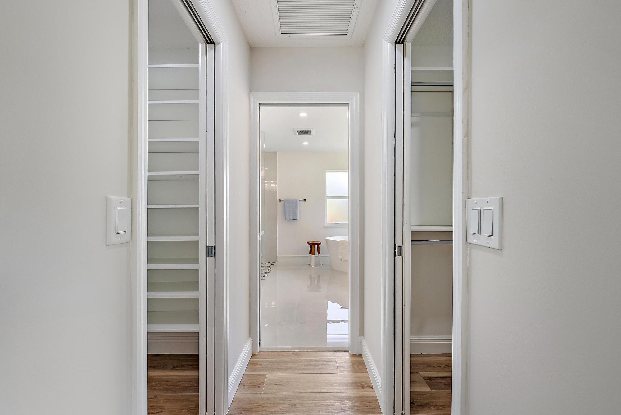 7160 SE Bunker Hill Court