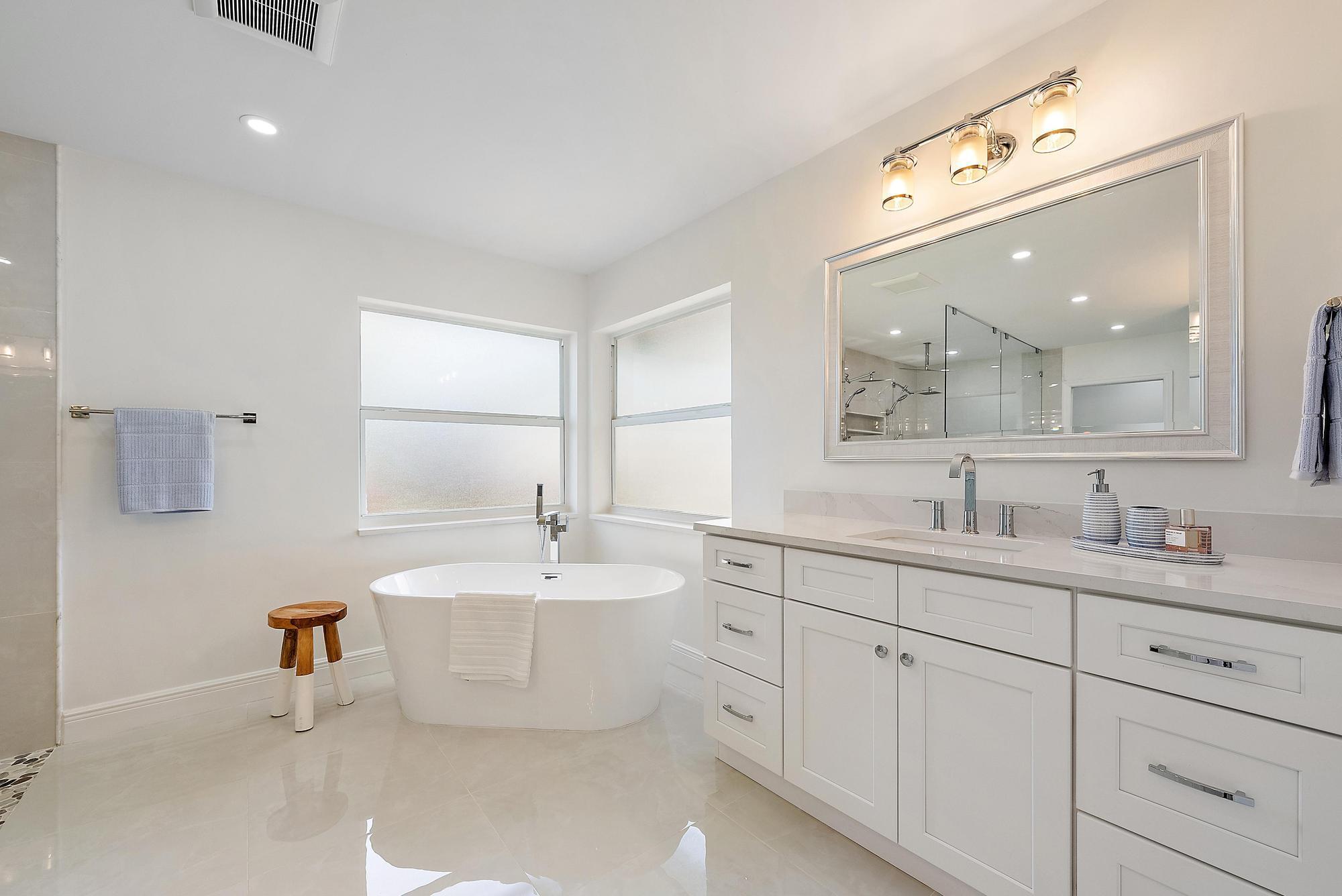 7160 SE Bunker Hill Court