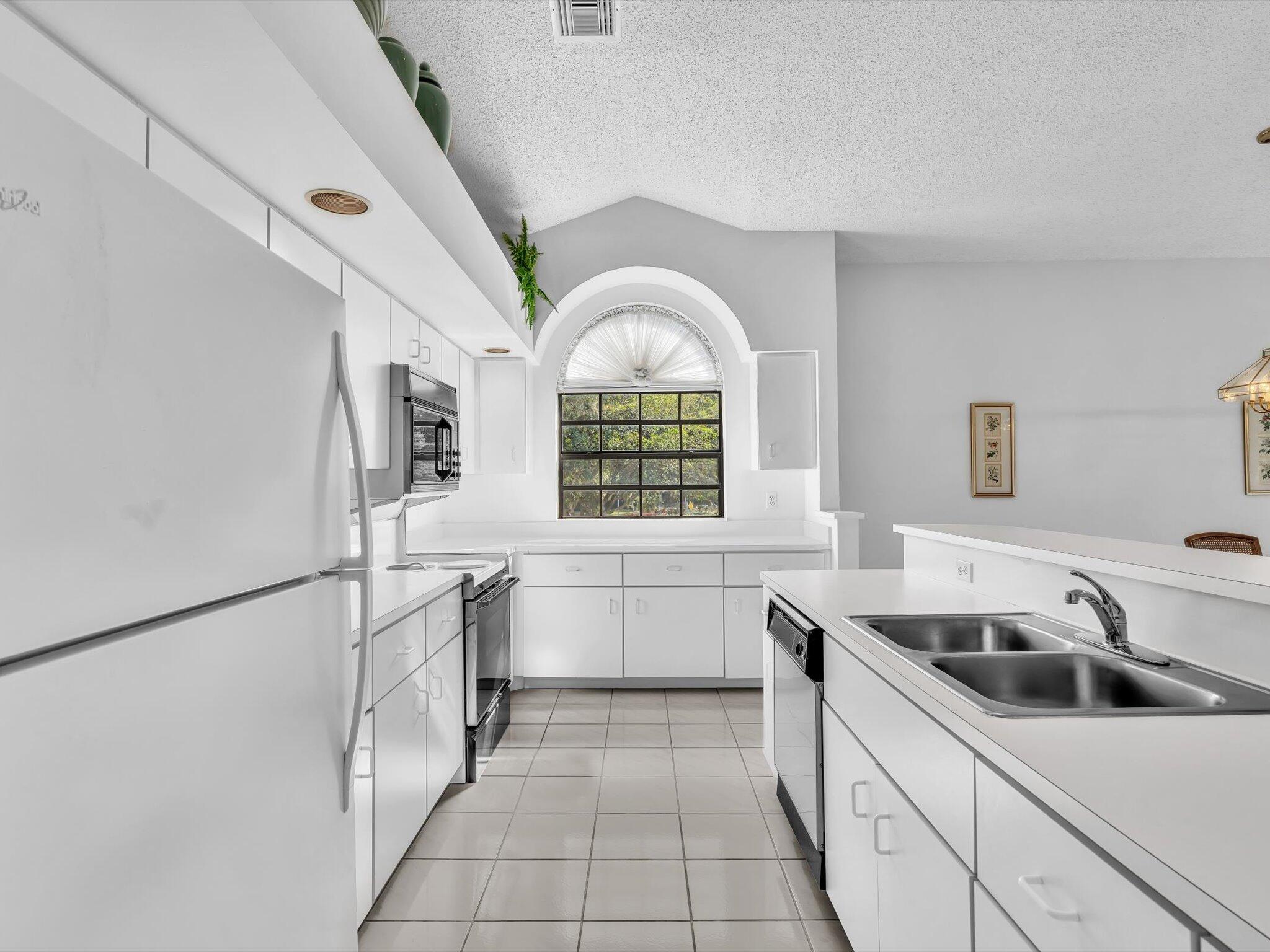 8049 Aberdeen Drive 201, Boynton Beach Unit: 201