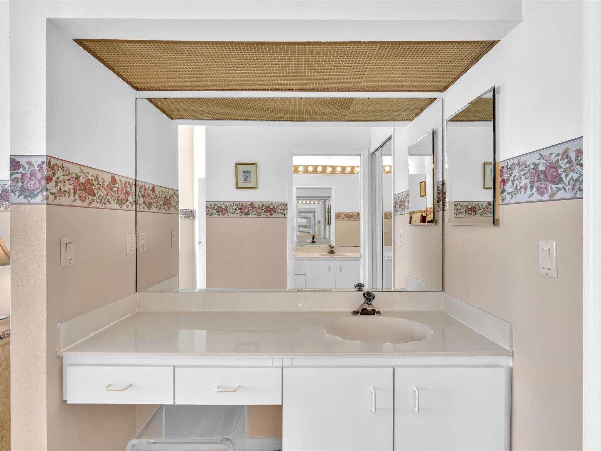 8049 Aberdeen Drive 201, Boynton Beach Unit: 201