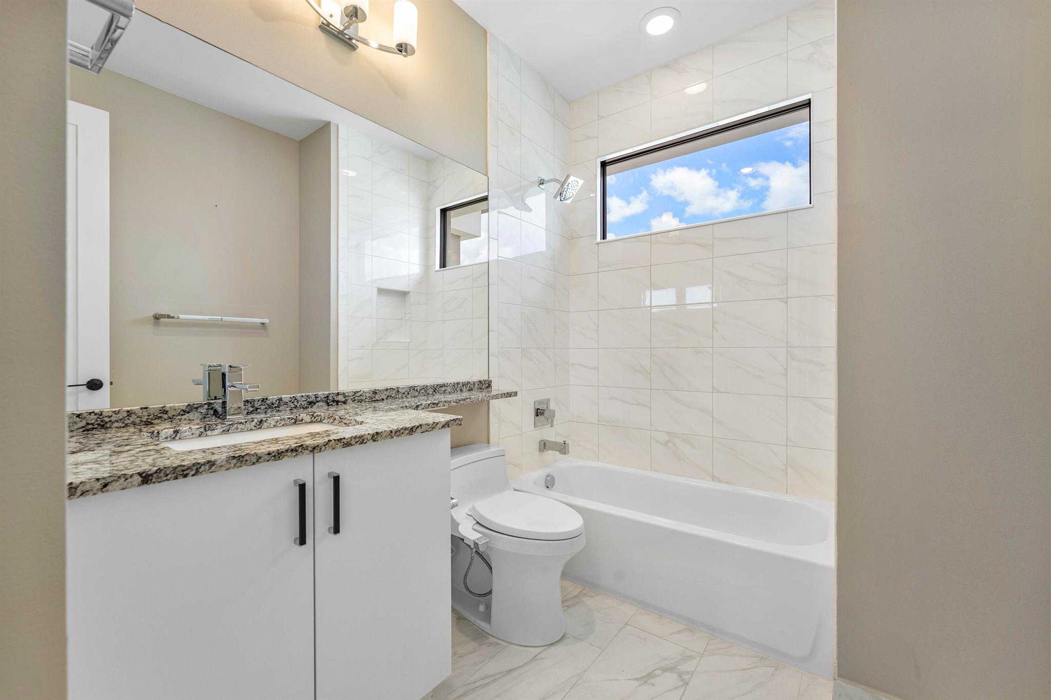 17076 Rainbow Falls Trail